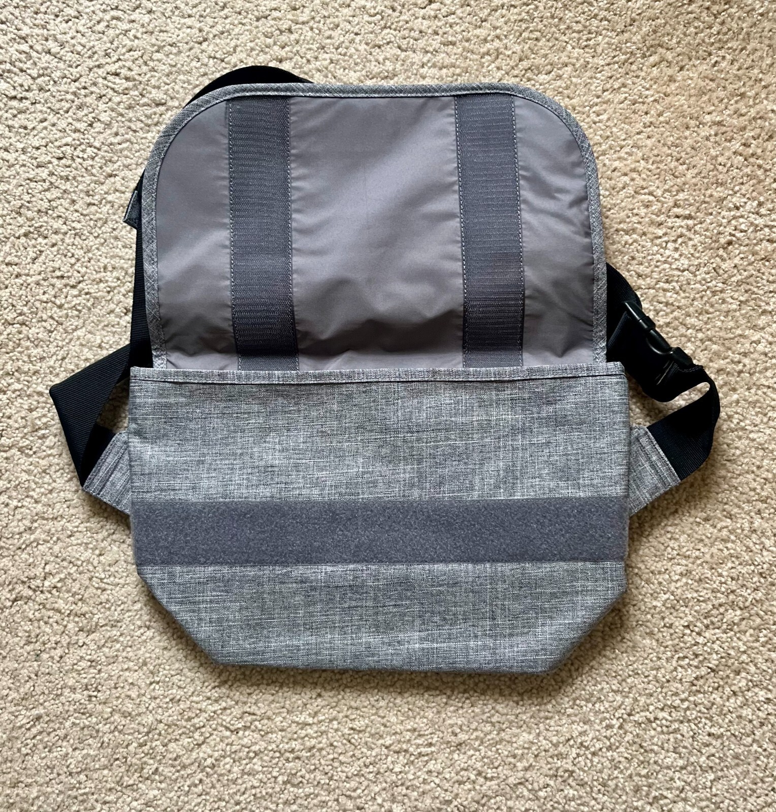 NWT HERSCHEL Messenger Bag Crossbody Grade Mid-Volume Raven Crosshatch Gray 11″