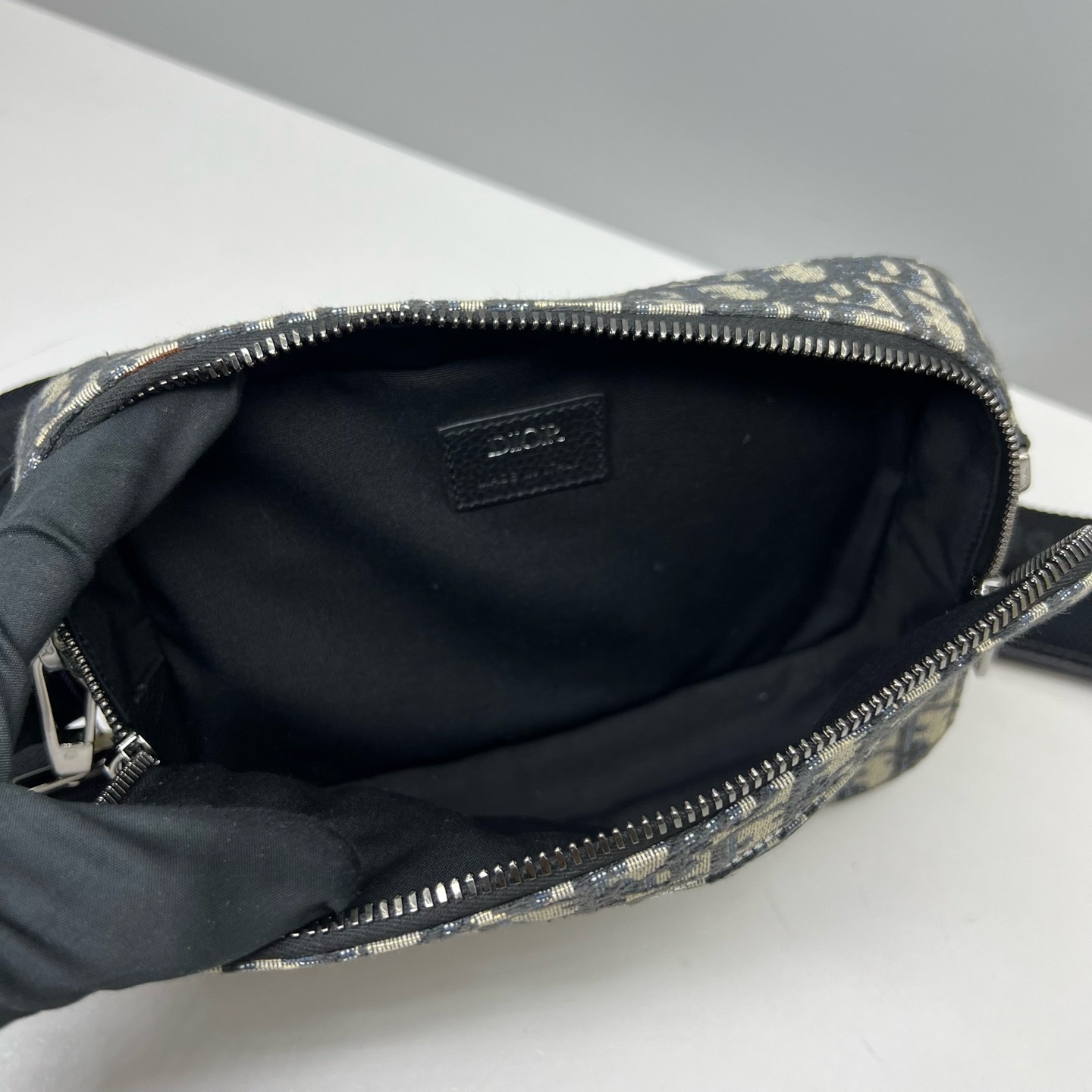 Dior Pre-Owned Authentic Oblique Messenger Bag Monogram 22x15x5cm