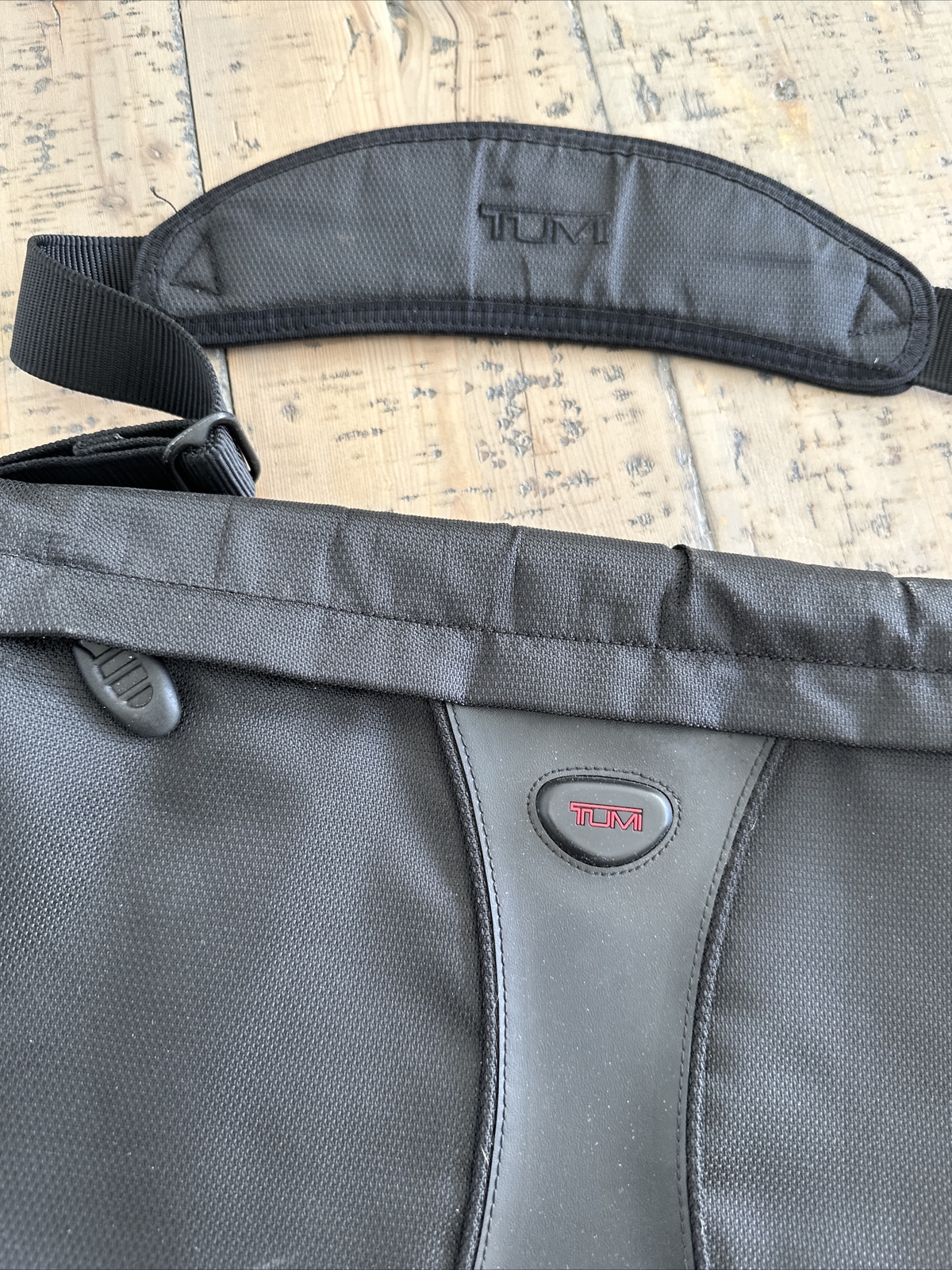 TUMI T2 Black Ballistic Nylon Carry On MESSENGER Bag Shoulder Laptop Tote 508C