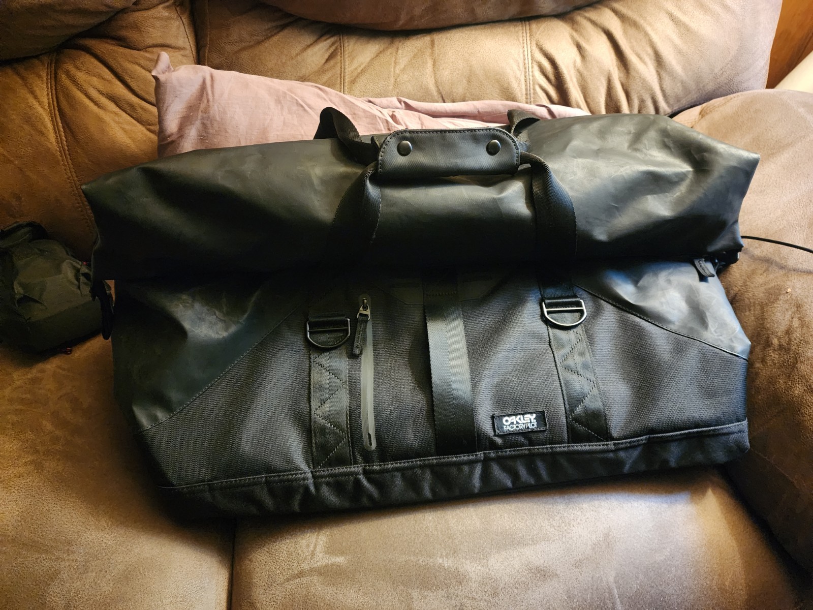 Oakley Motion 42L Factory Pilot Duffel Bag Blackout Roll Top Carry Case