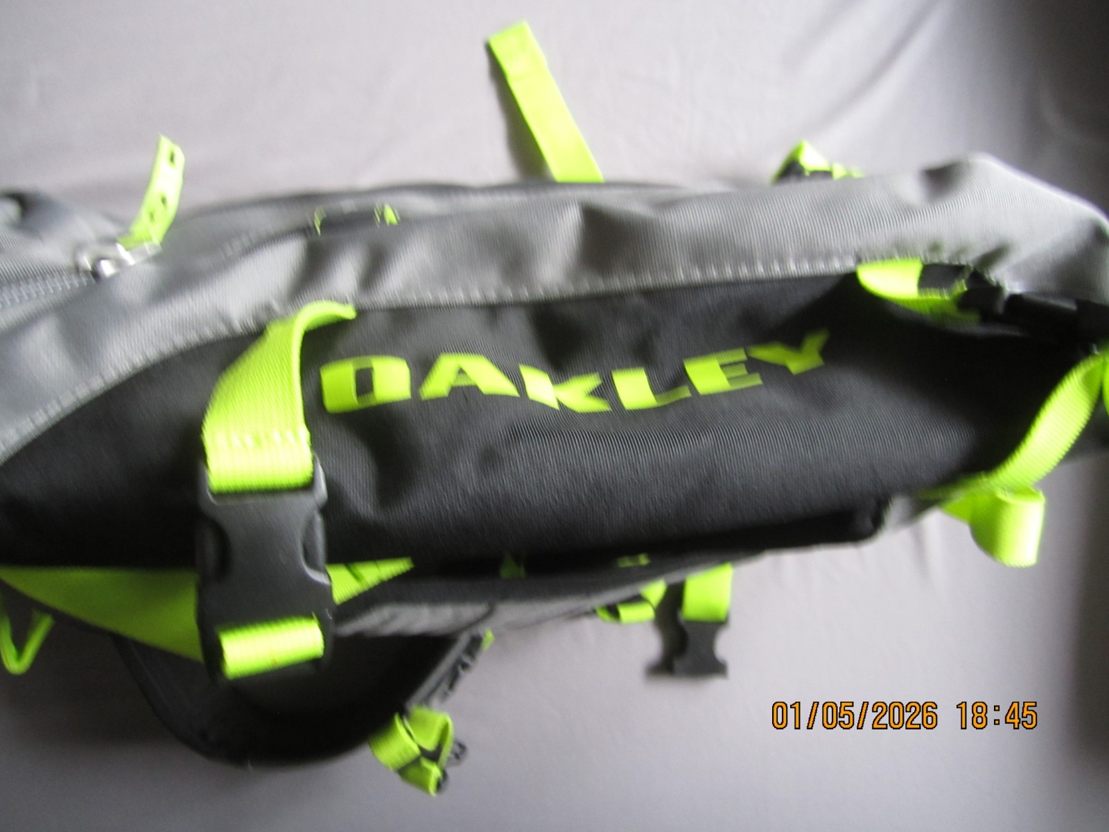 OAKLEY SNOWMAD BACKPACK NO RESERVE!!