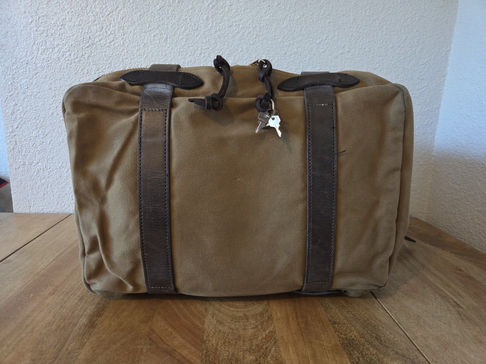 Filson Medium Rugged Twill Outfitter Bag | NWOT | Talon Era | Tan | Made in USA