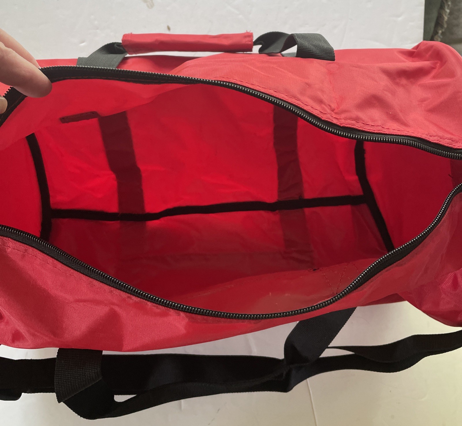 NEW W/out Tags Snap On Tools Duffle Bag Gym Bag Travel luggage Red & Black