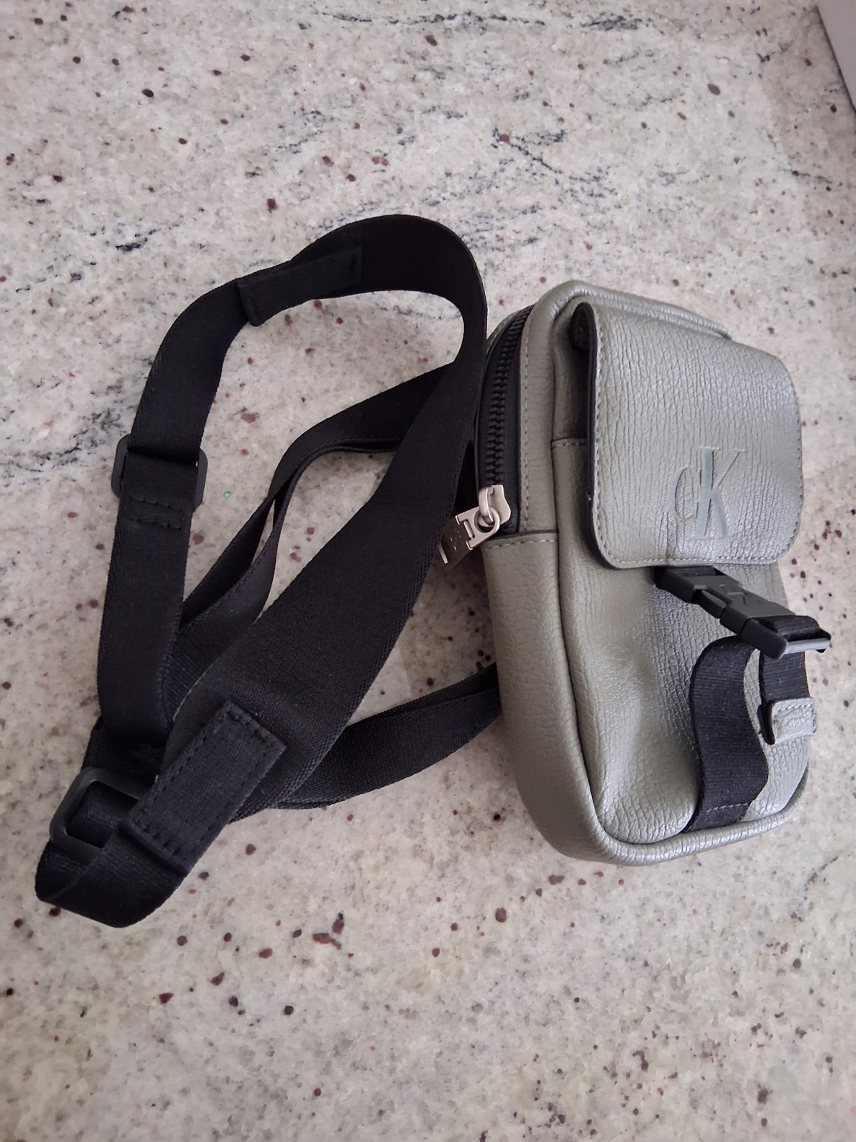 CK Calvin Klein Men’s Crossbody Gray Bag – Brand New
