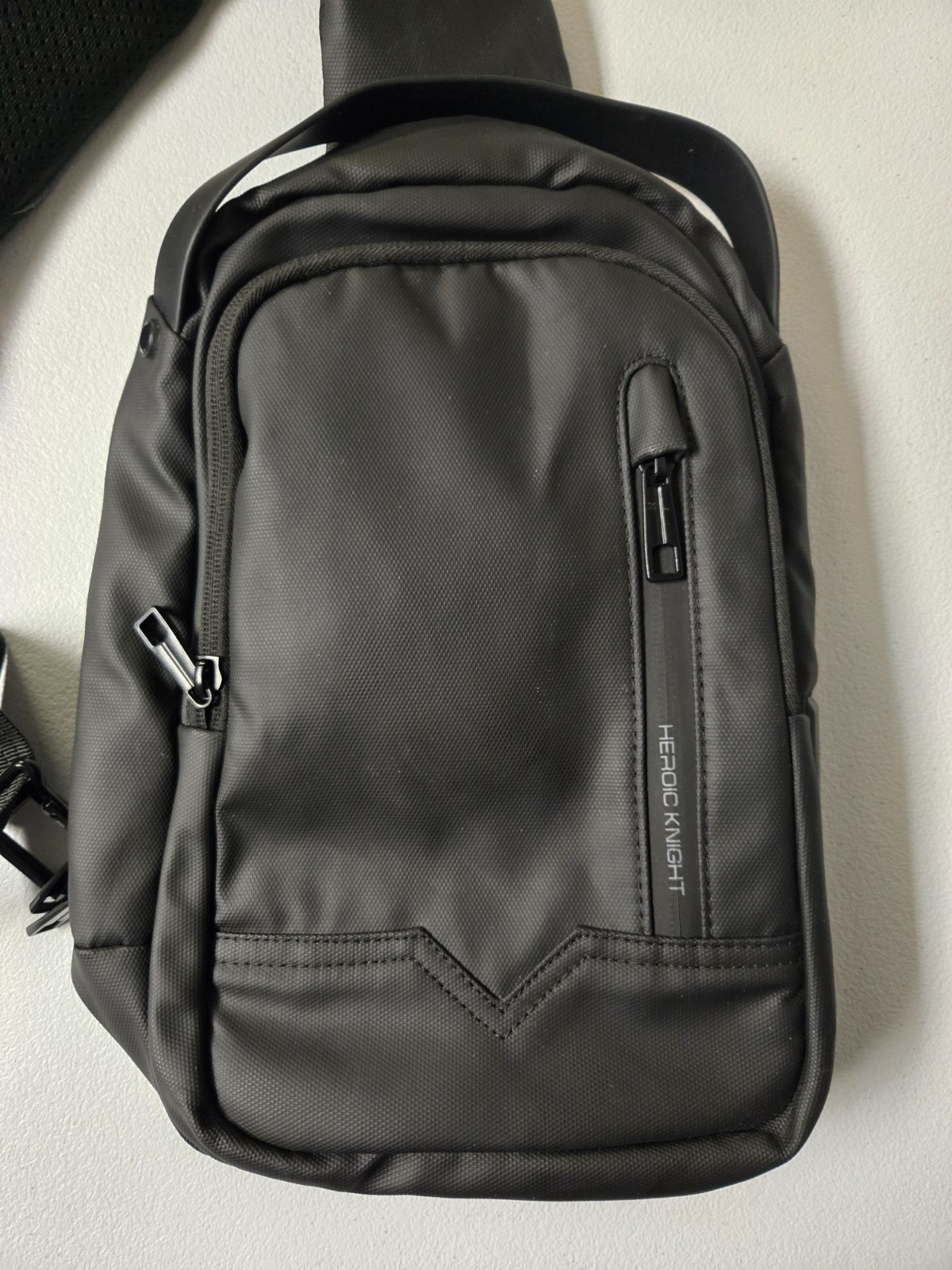 HEROIC KNIGHT Travel Sling Shoulder Bag w/ USB Charging Port Crossbody Chest Bag