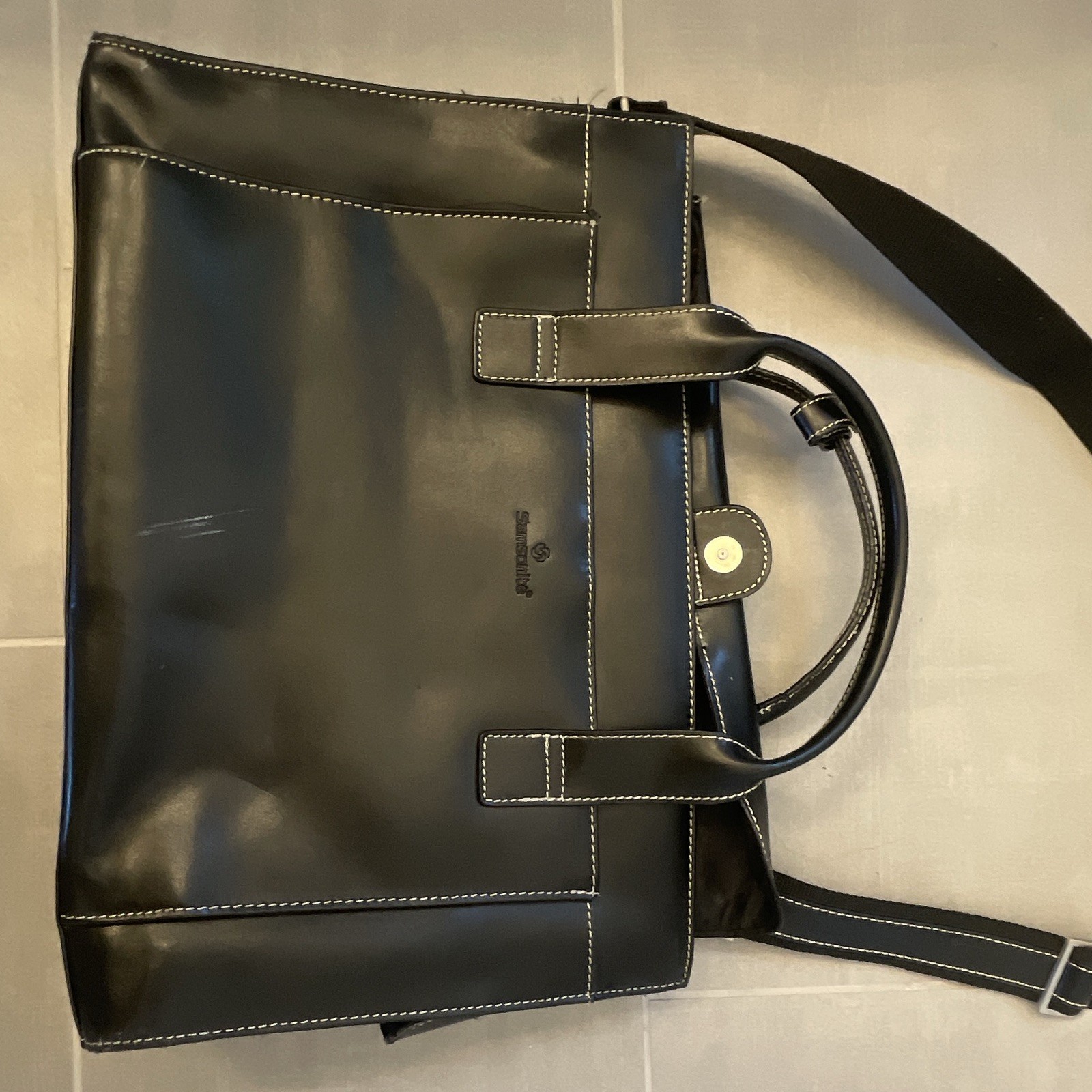 Samsonite Black Briefcase/Document Case Magnetic Closure Top Handle Strap