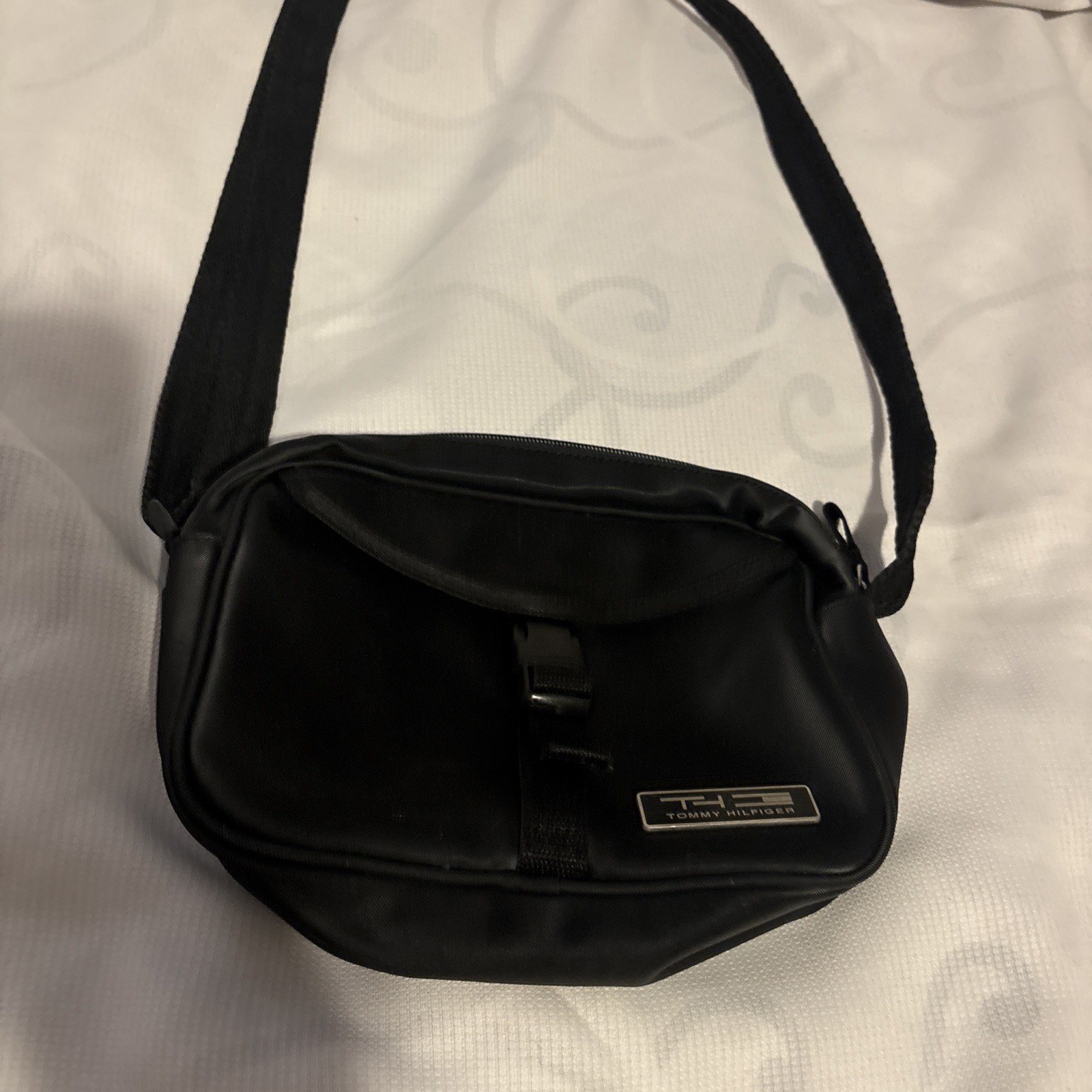 Vintage-Tommy Hilfiger Unisex Medium Black Crossbody Bag Adjustable.