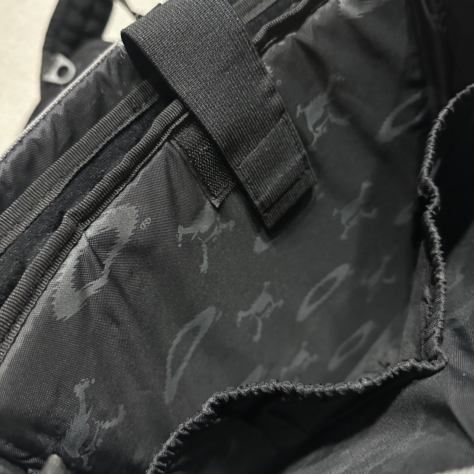 Vintage Oakley Tactical Field Gear Lvl 4 Restraint vertical Messenger bag Rare