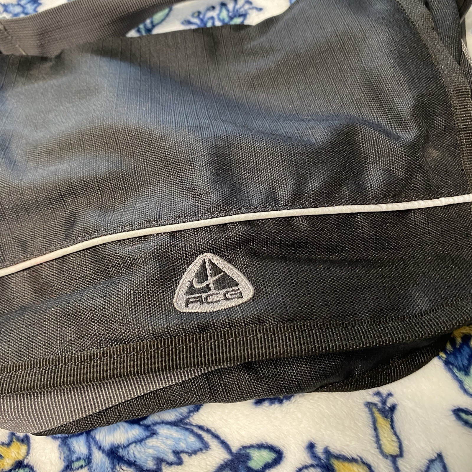 Vintage Y2K Nike ACG Crossbody Tech Messenger Side Bag Athletic Laptop 13×9”