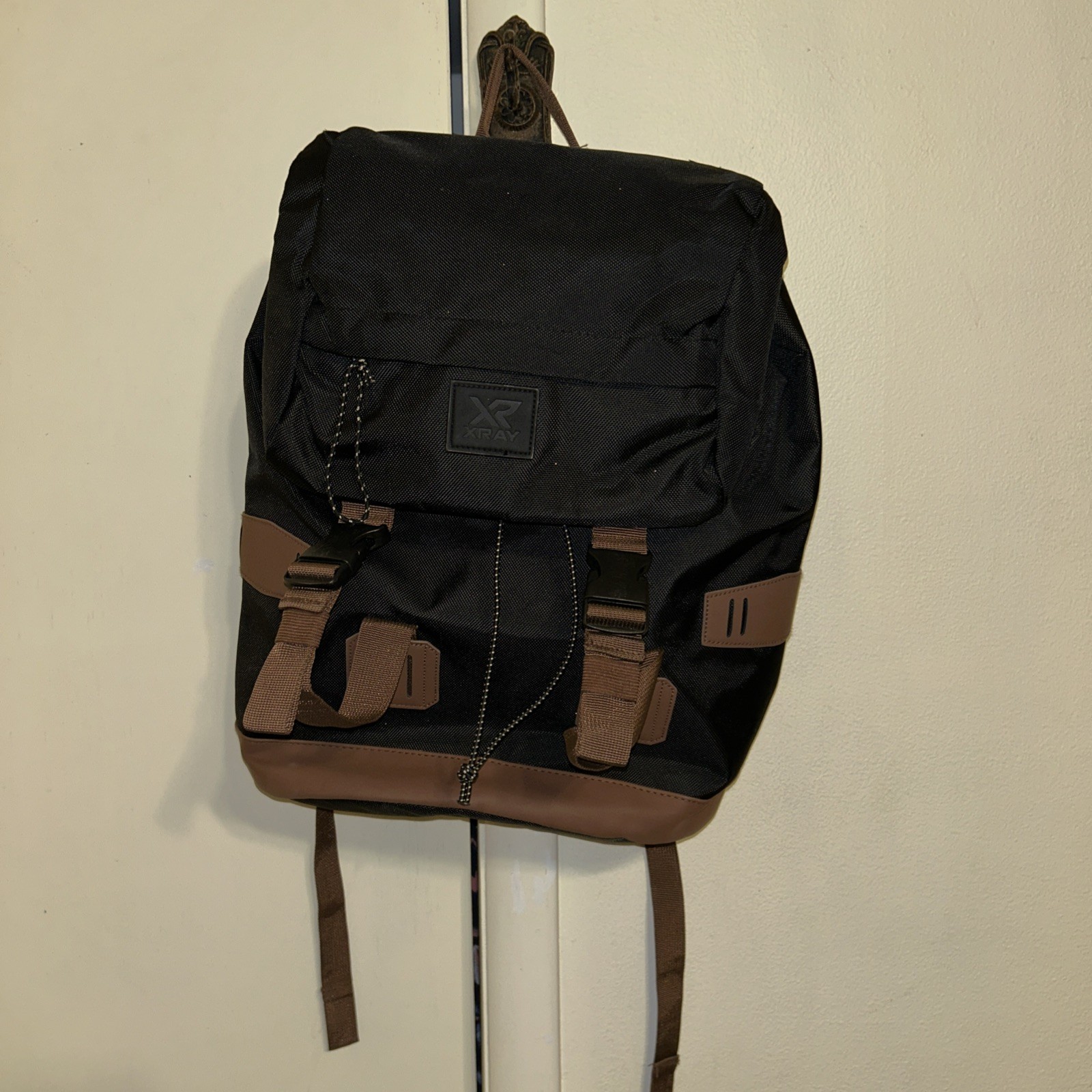 X-Ray X-Large Backpack Black/Brown Adjustable Straps Lots Of Pockets Very Nice