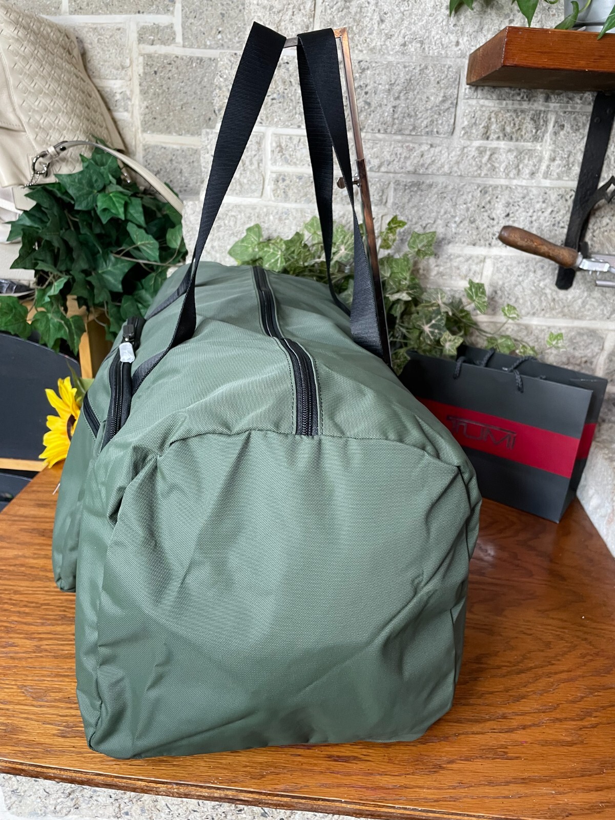 NWT TUMI OLIVE GREEN PACKABLE DUFFLE FOLDABLE DUFFEL TOTE BAG TRAVEL CARRYON