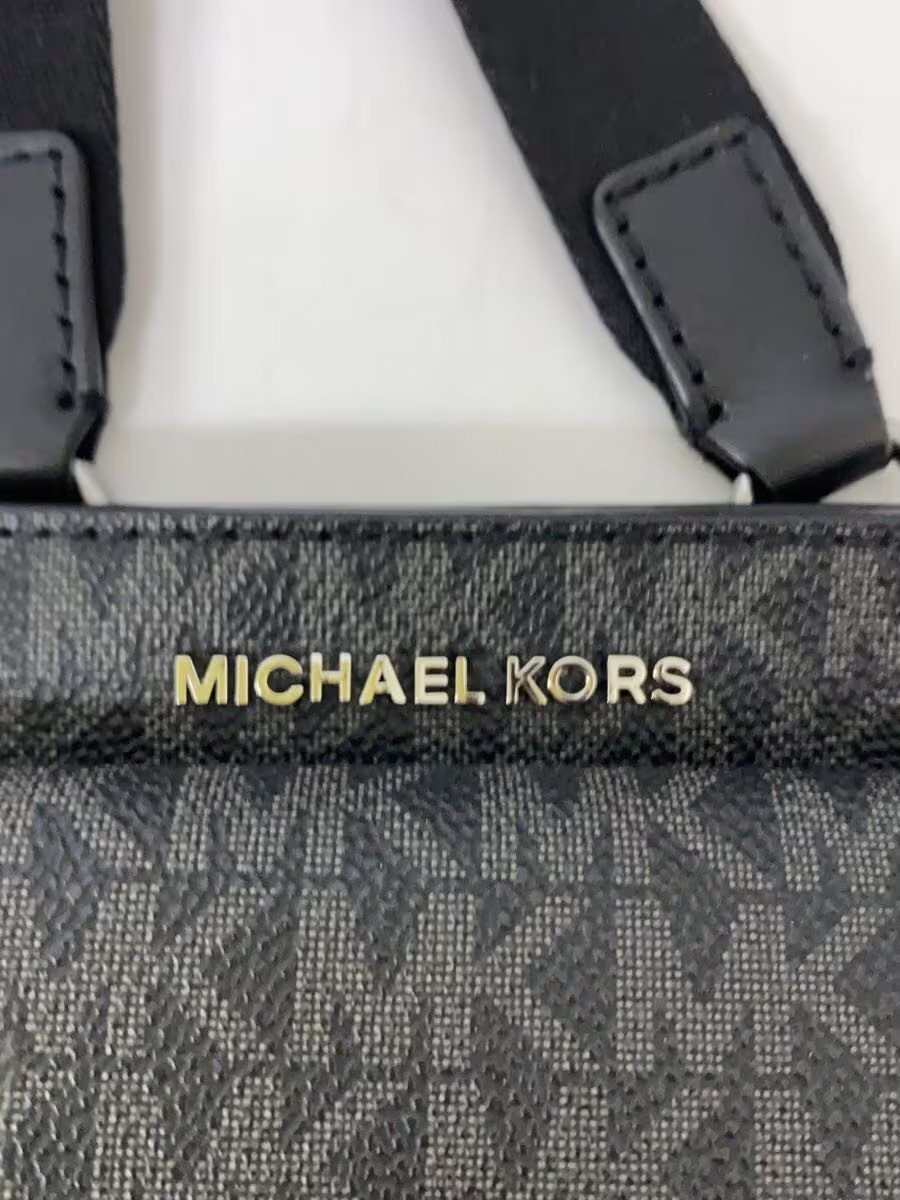 MICHAEL KORS Leather Shoulder Bag in Black with All-Over Print, 37F0LACC1B