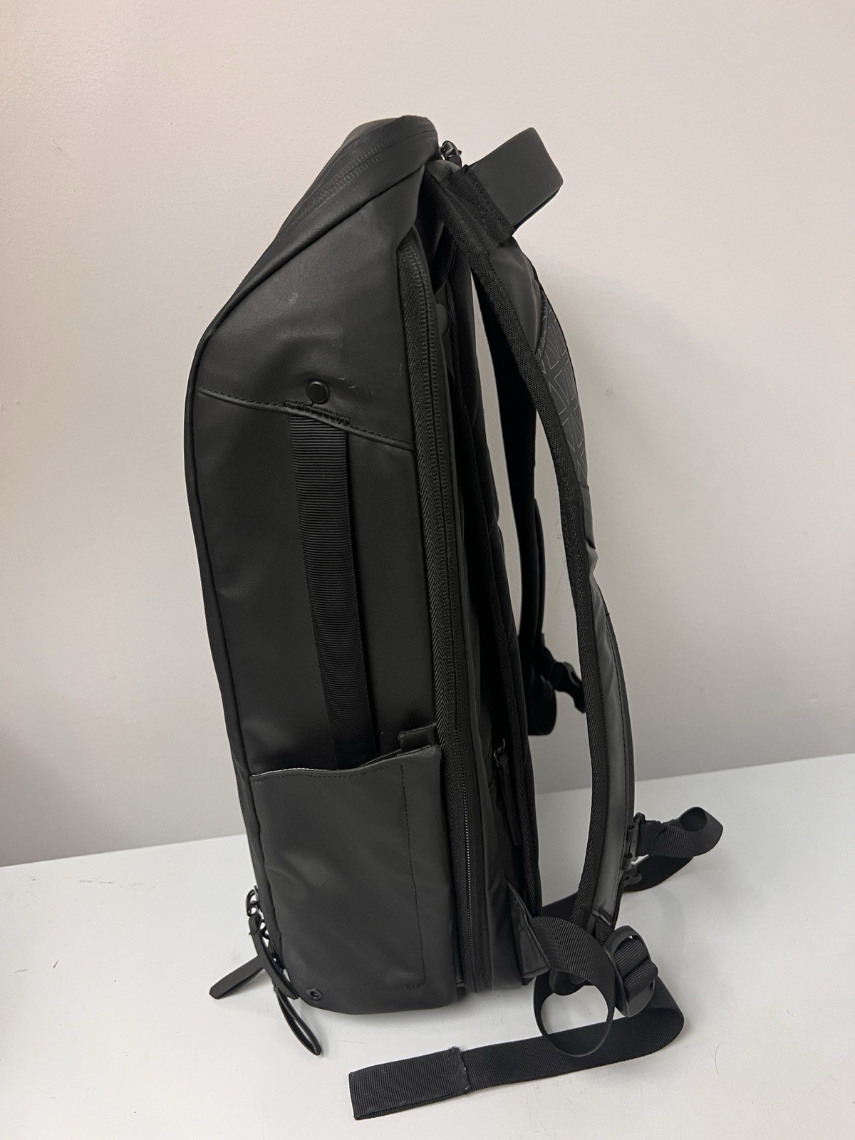 Nomatic Travel Pack Backpack 20L Tech Techie Carry-On Black Back Pack