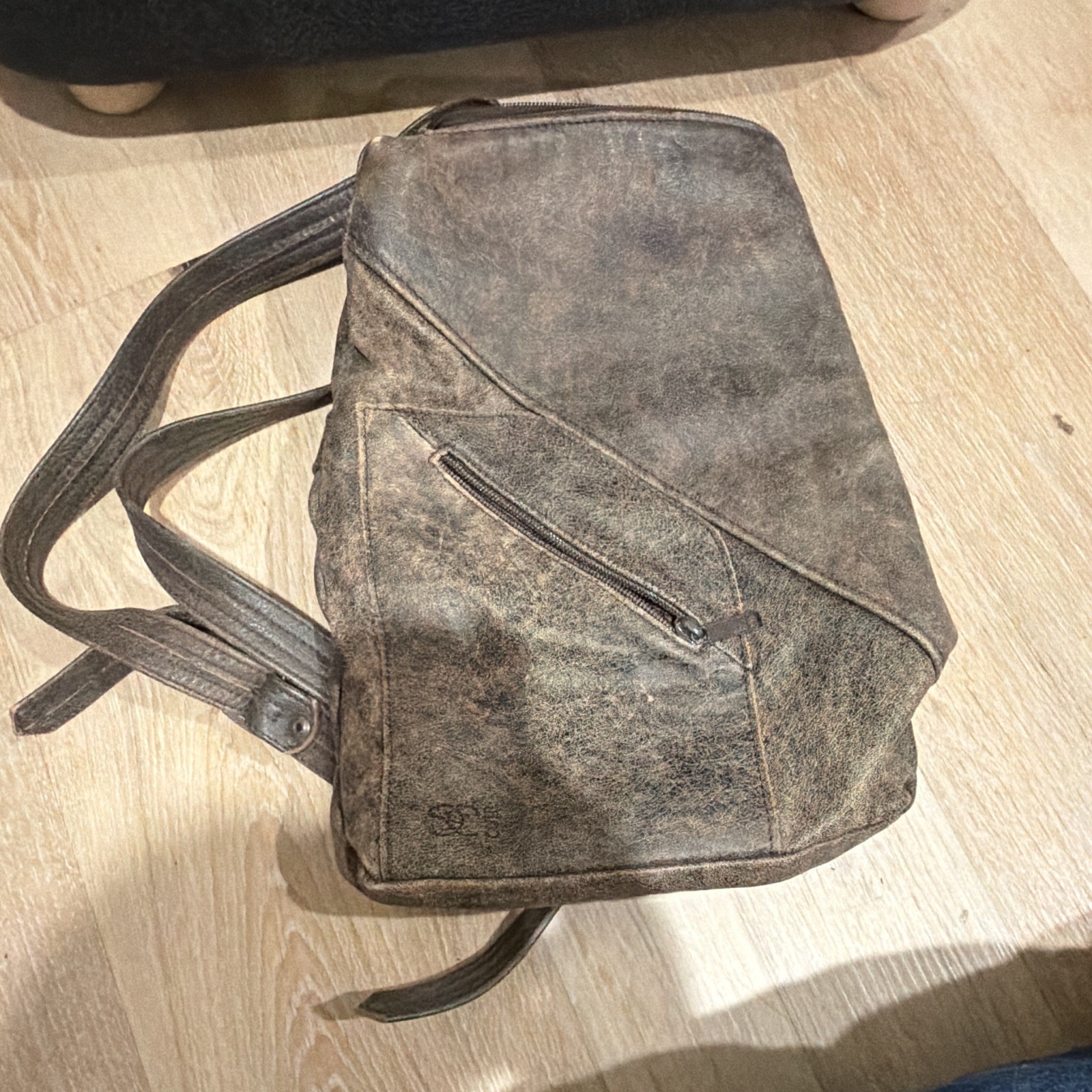 Brown Leather bag Medium Zip Buckle Outer Pockets Adjustable Strap Unisex