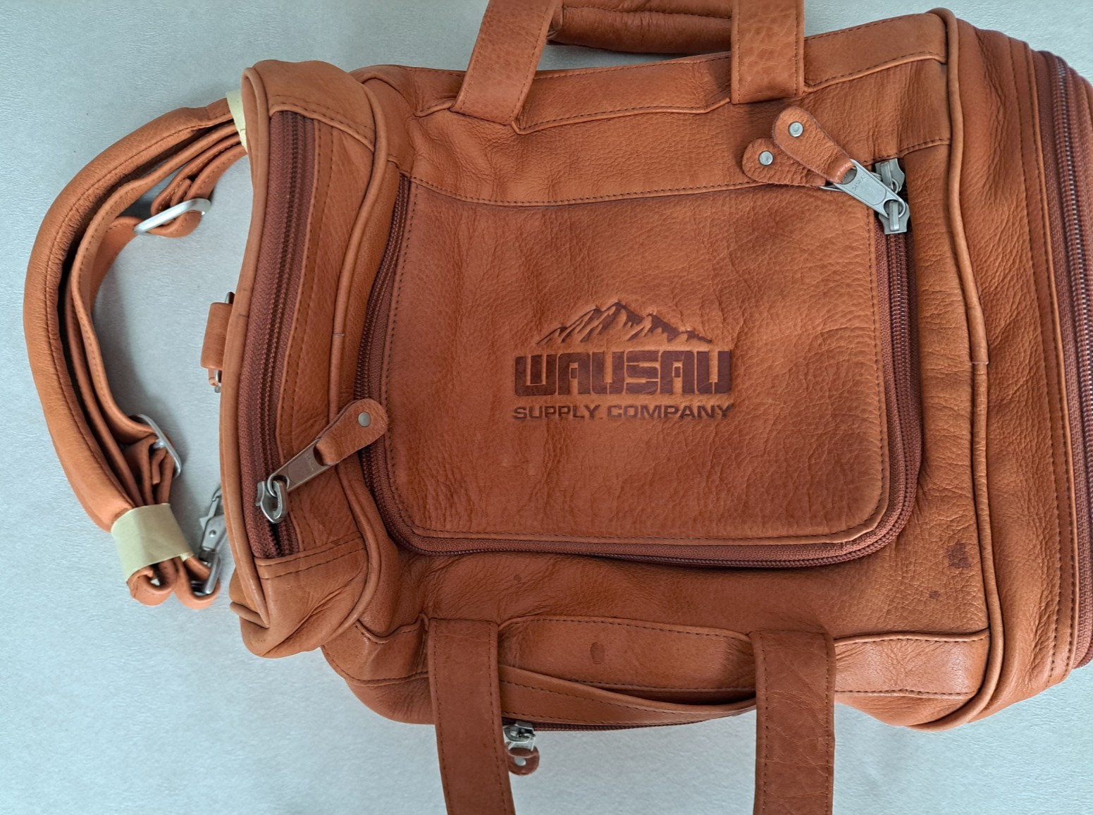 CANYON OUTBACK LEATHER GOODS GOLDEN BROWN TRAVEL DUFFEL BAG WAUSAU SUPPLY PROMO