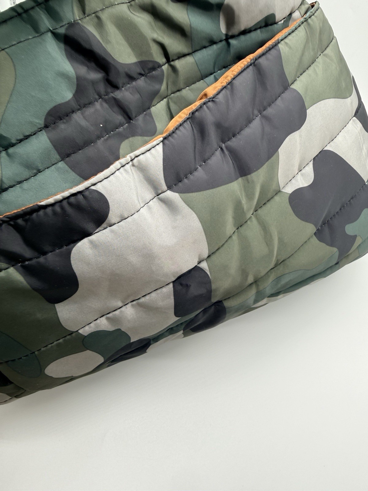 Quilted Puffer Reversible Camo / Green Bag (Uline) 12″ x 16″ Duffle