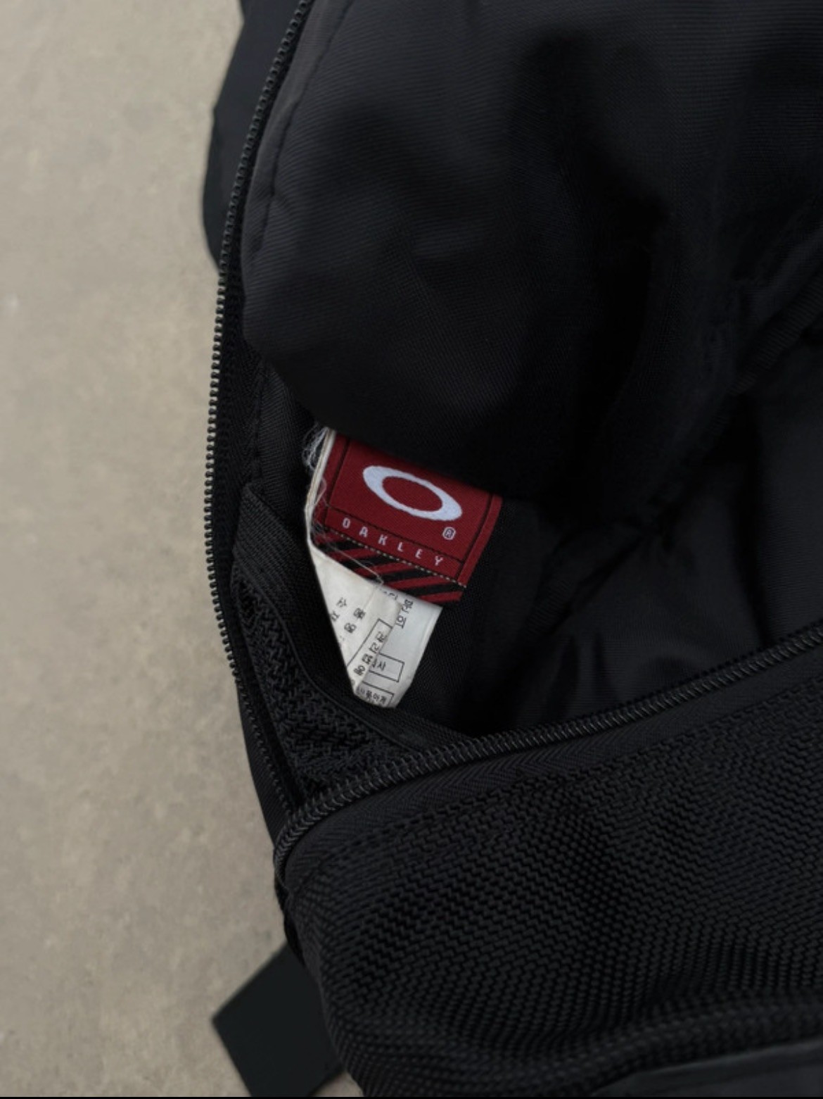 OAKLEY Sandbag Sling Backpack Bag Black Software Vintage 90s-00s Y2K