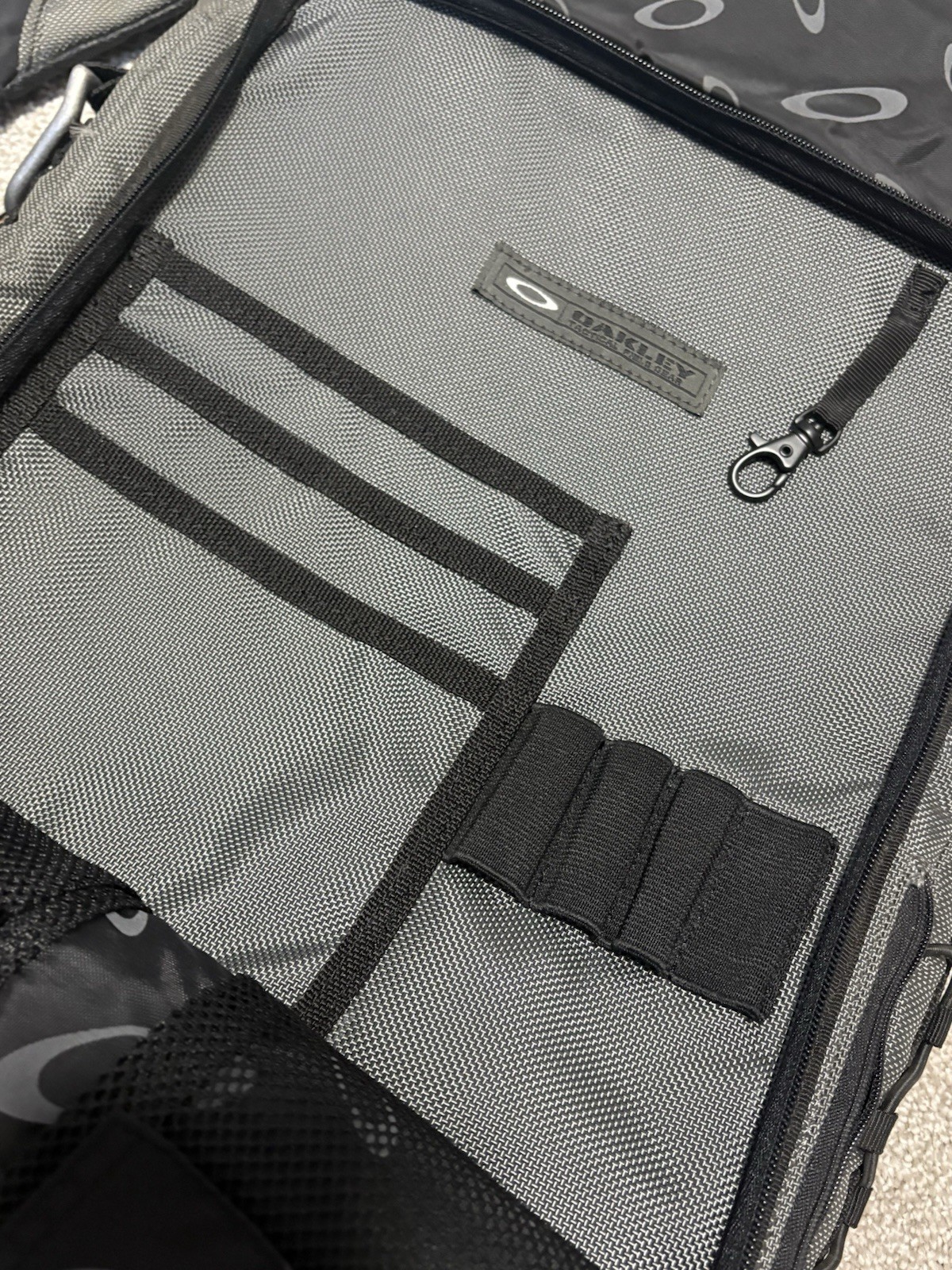 Oakley Tactical Field Gear Vertical Messenger Day Pack Laptop Bag Vtg *Read*