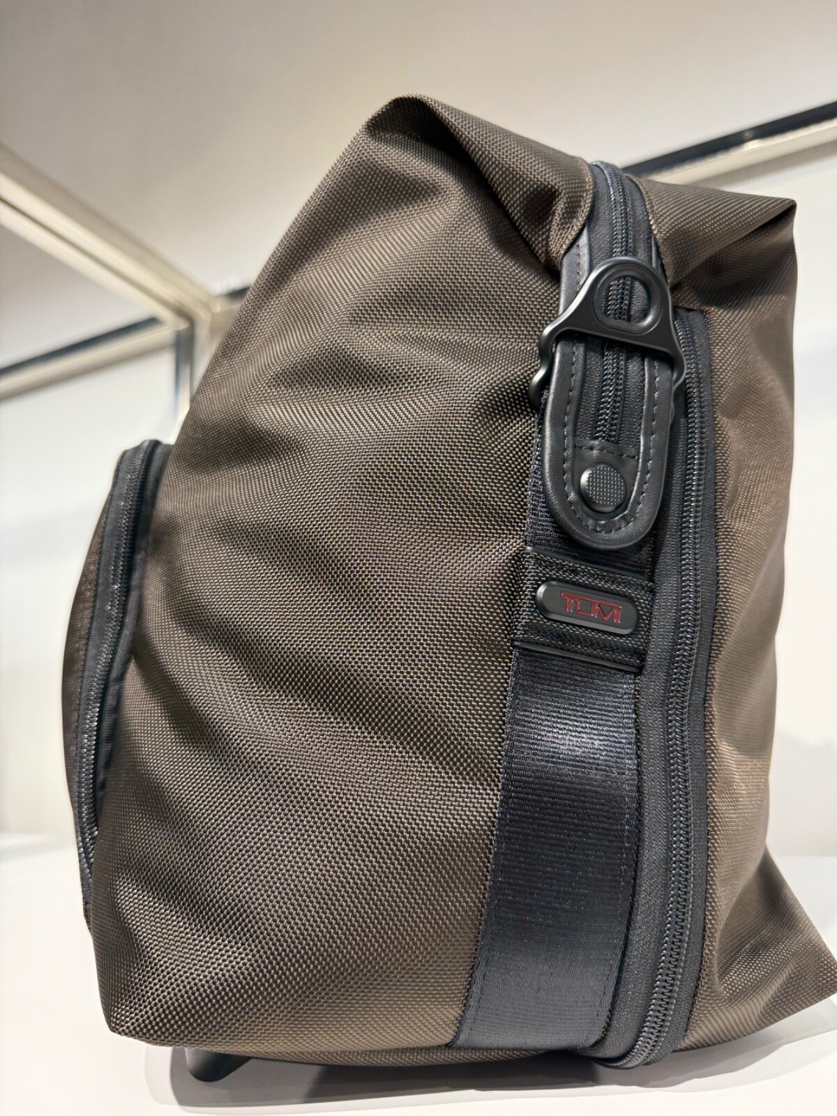 NEW Tumi GEN 4.3 – 18.5” Expandable SOFT TRAVEL Satchel Duffel Bag COFFEE BROWN