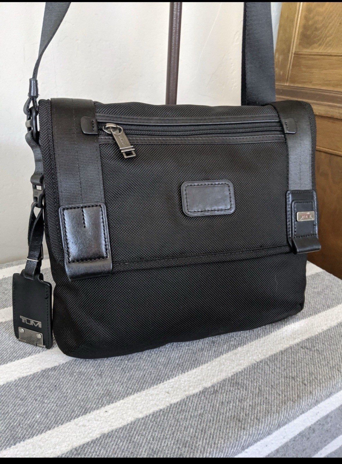 🎒 NEW TUMI Alpha 3 Pocket Bag Small Black Crossbody Shoulder Travel Bag