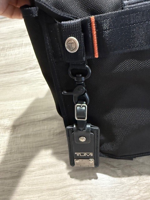 Tumi T-Tech Essential Gear Crossbody/Shoulder Laptop Messenger Bag