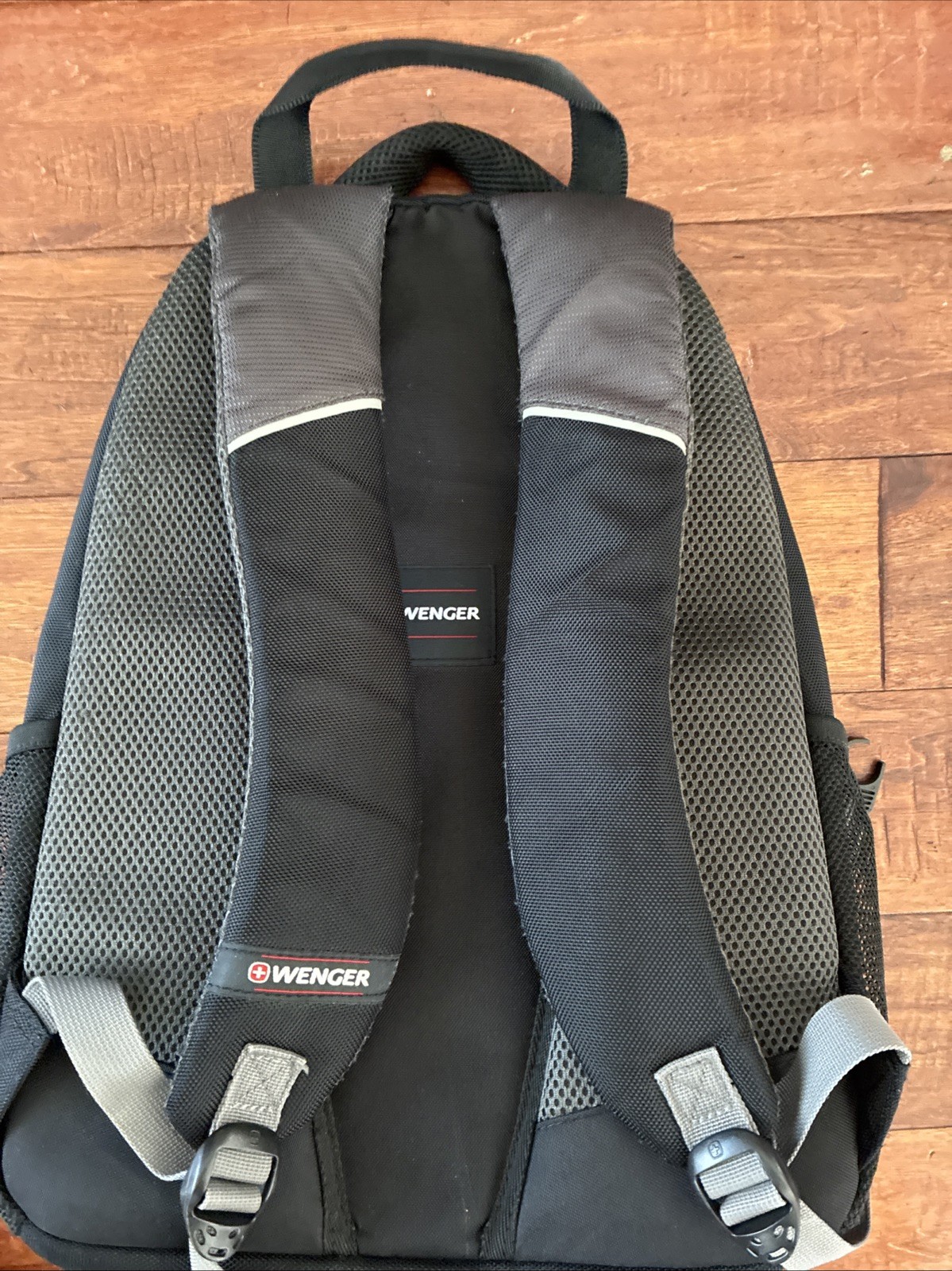 Swiss Army Black and Red Backpack Great for school and traveling great conditon