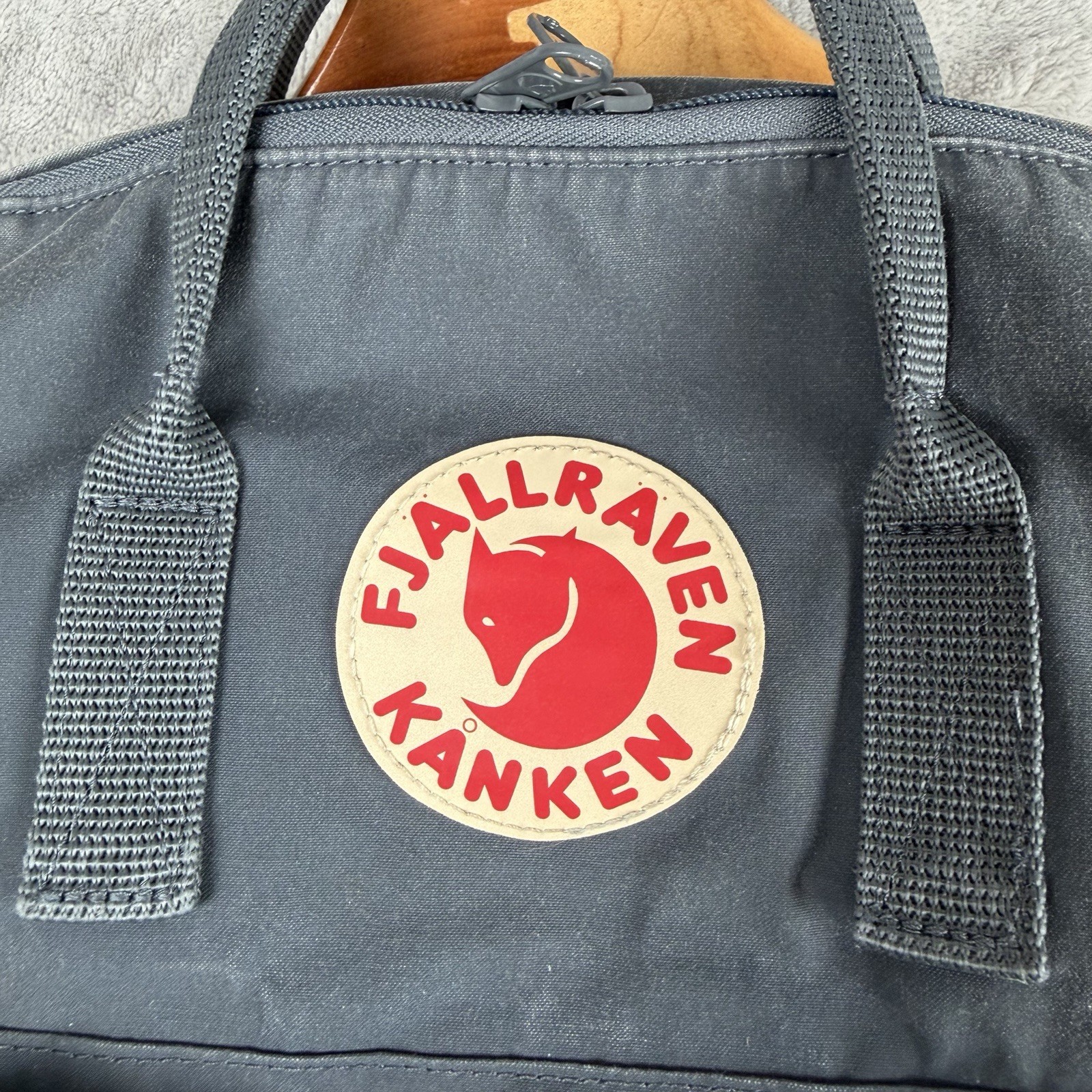 Fjällräven Kanken Backpack Gray With Removable Shoulder Strap Pads