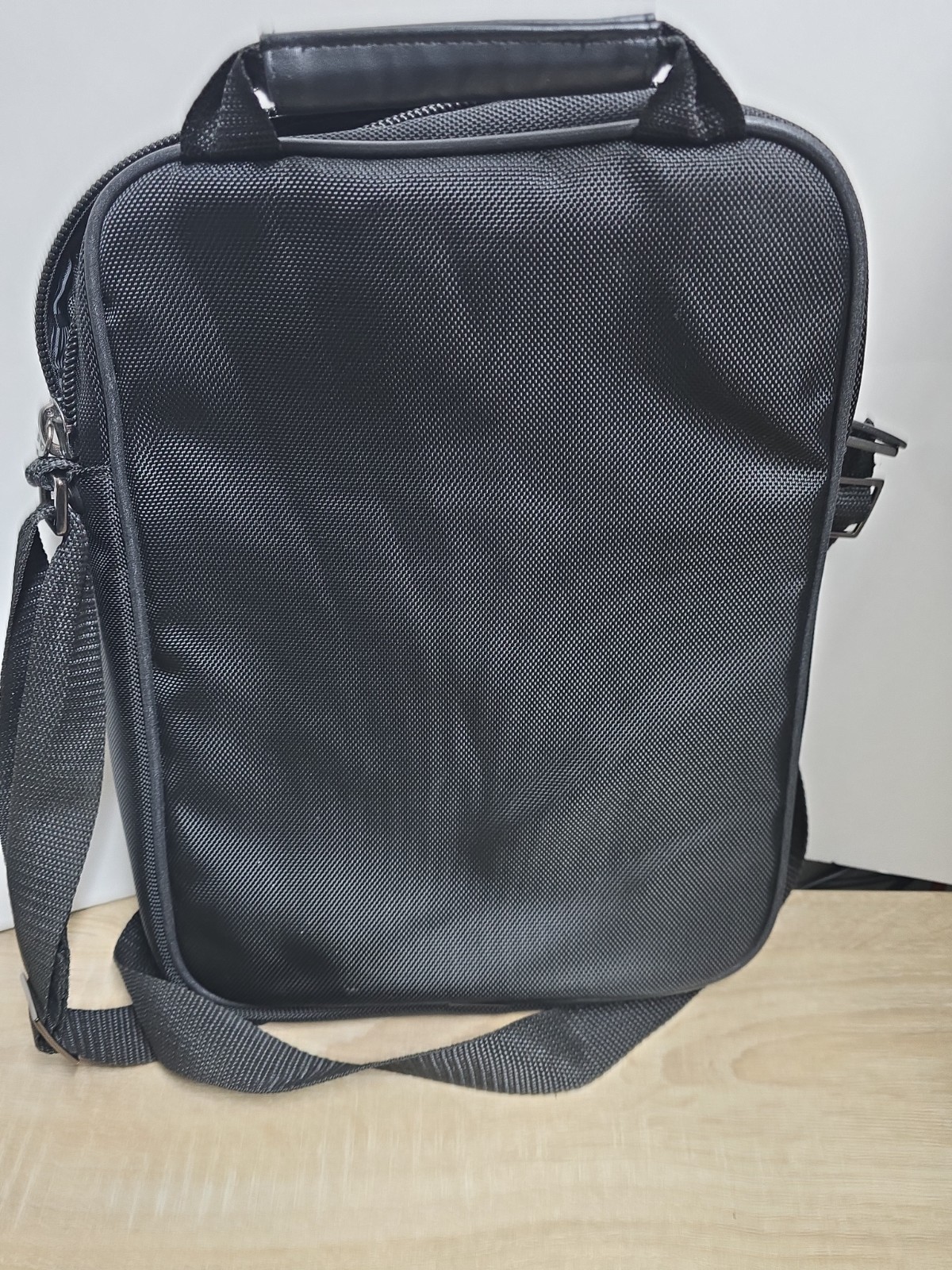 Kenneth Cole Reaction Black Tablet Travel Crossbody Organizer Bag Shoulder Purse