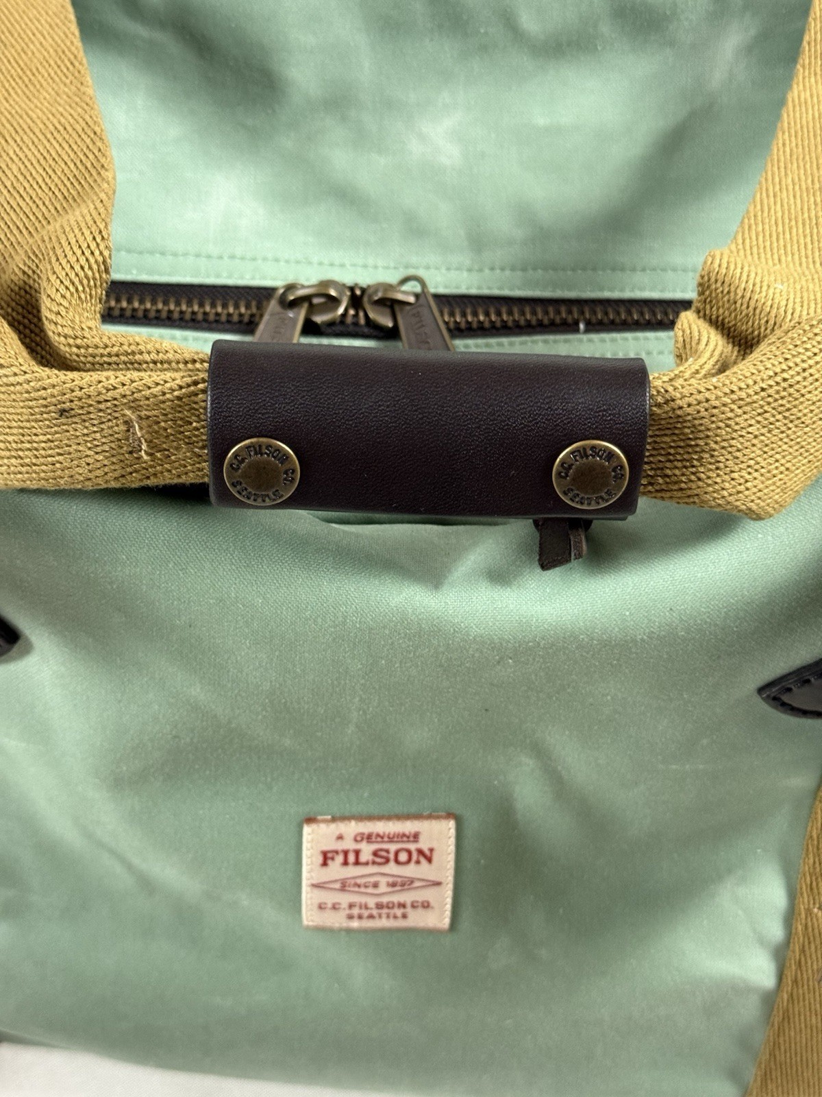 FILSON MEDIUM TIN CLOTH DUFFLE BAG GRANITE GREEN OS NWT