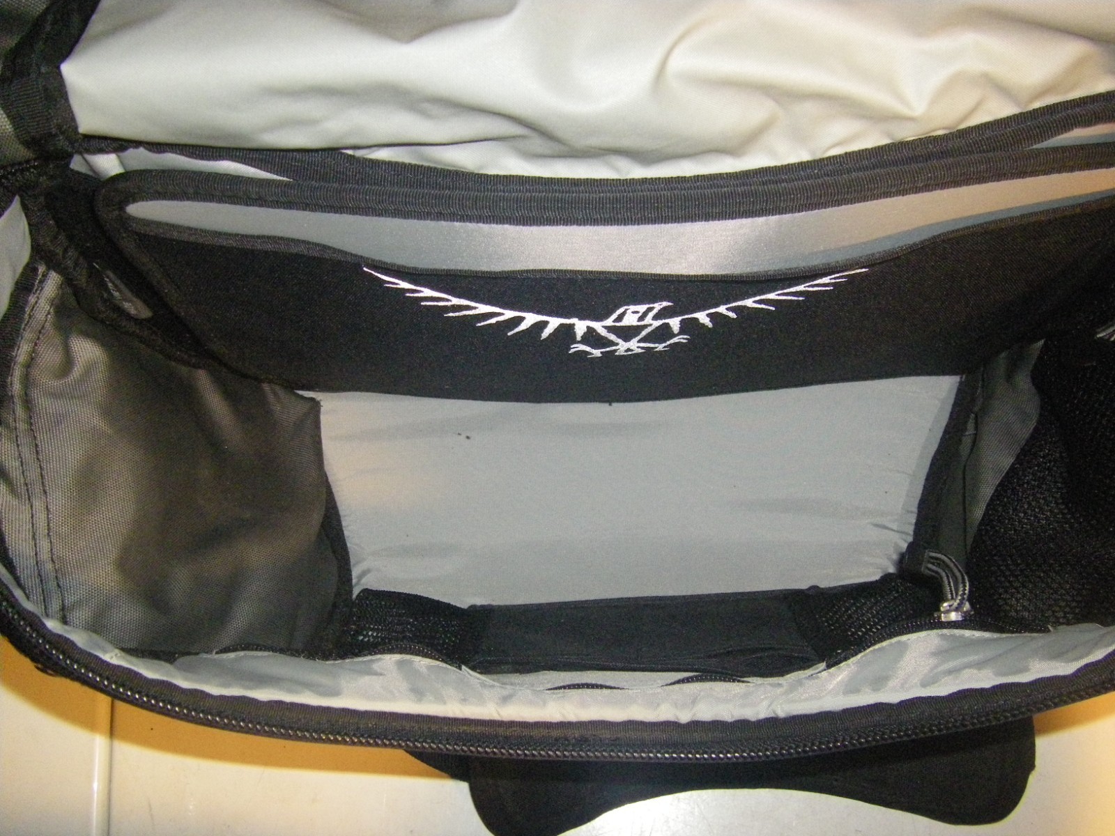 Osprey Black Messenger Torque Laptop Flap Courier Crossbody Bag Travel