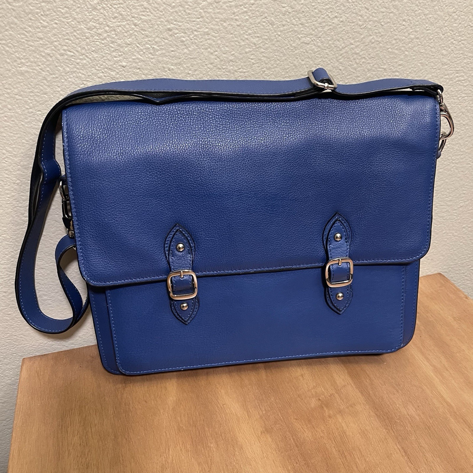 Lavenger Pebbled Leather Messenger Laptop Bag Cobalt Blue Magnetic Closure EUC