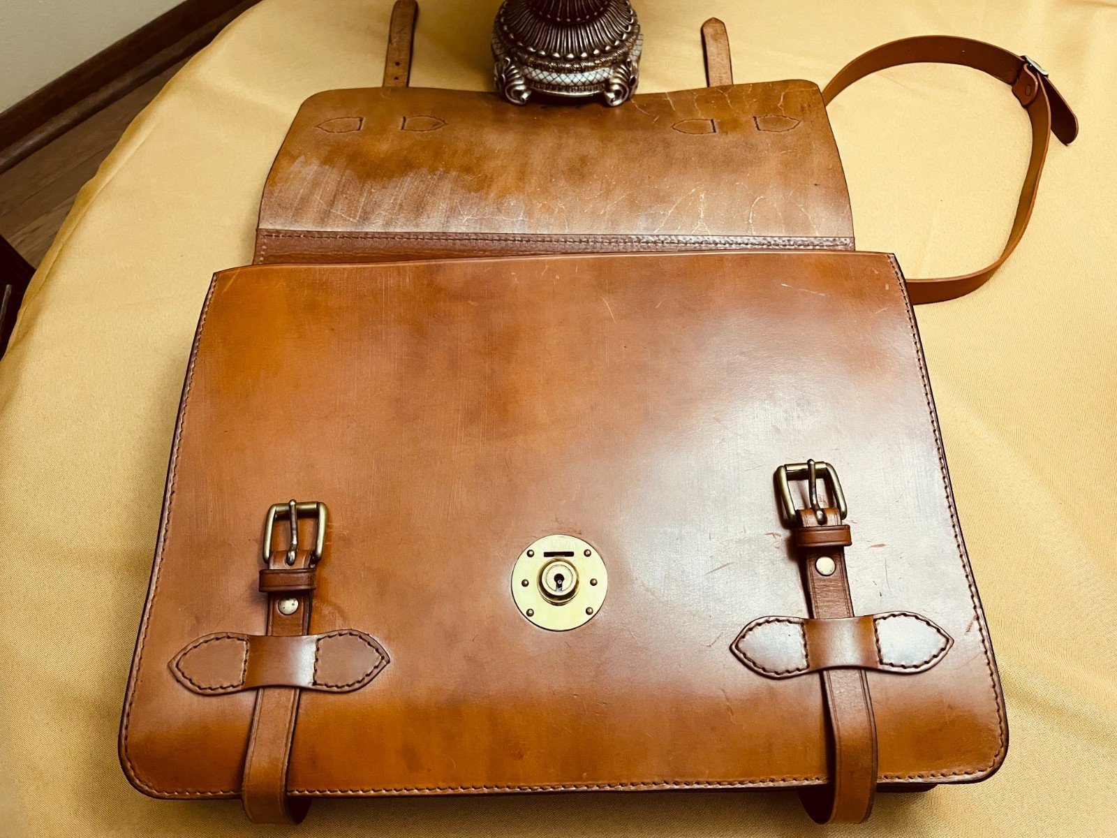 MACKENZIE “OFFICERS” Tan Bridle Leather Briefcase / Messenger Bag – SCOTLAND