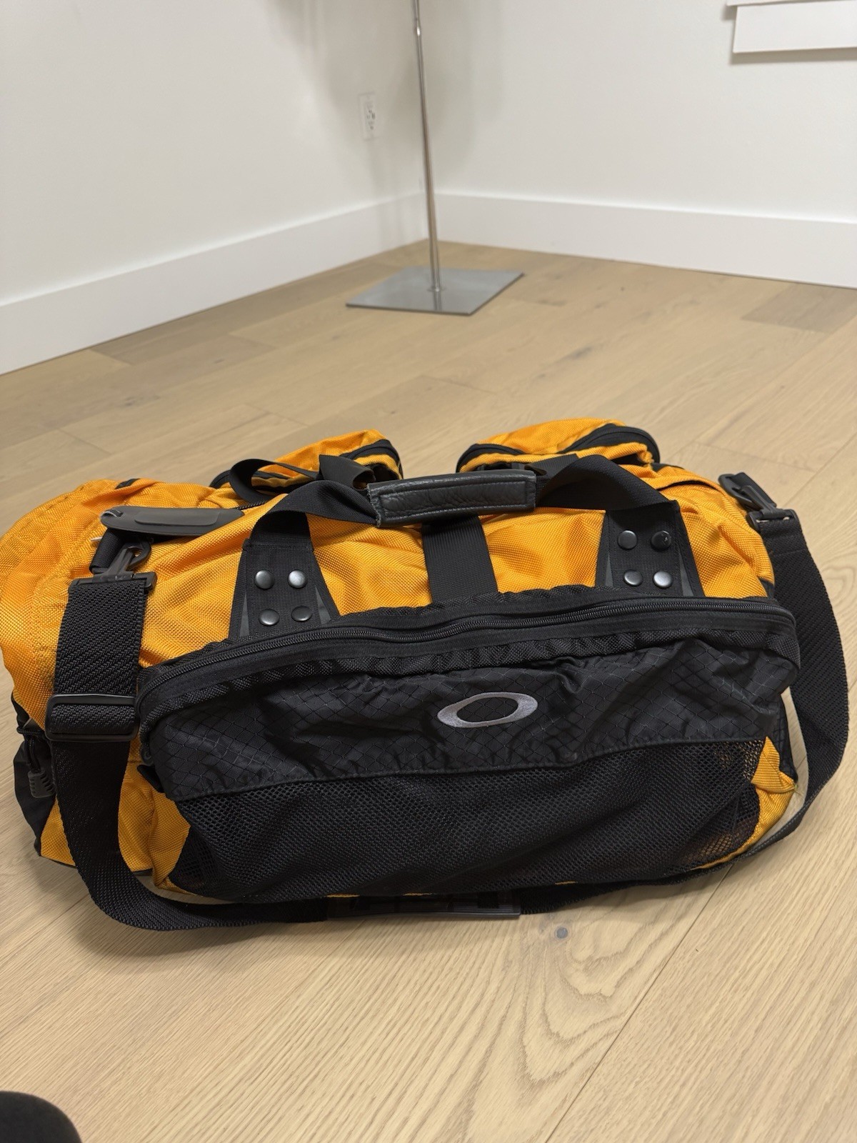 Oakley Icon 2.0 Software Grey Canvas Leather Handle Large Duffle Bag Y2K