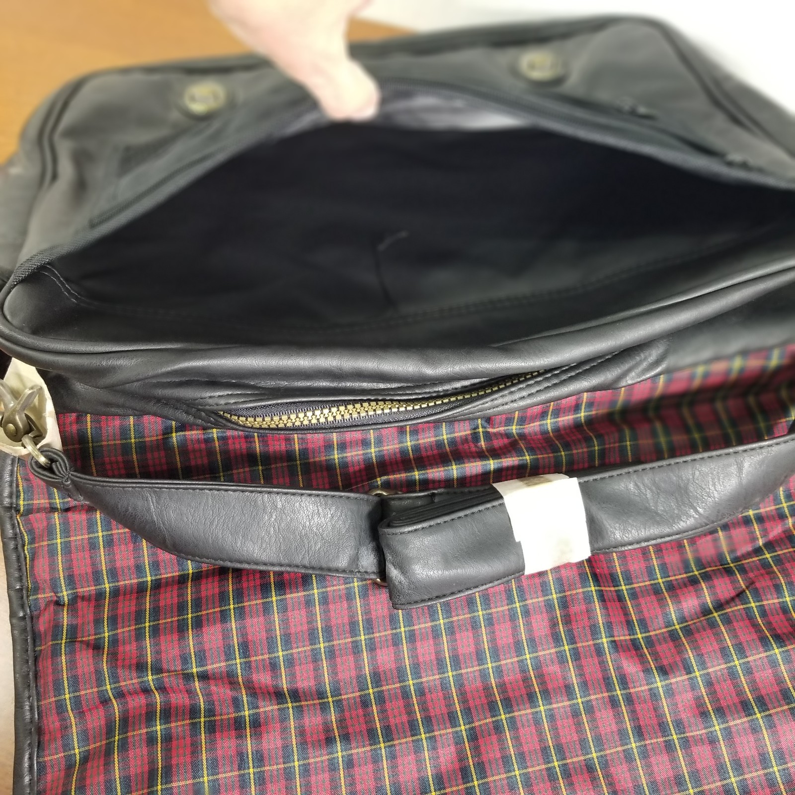 The Highland Collection Laptop Messenger Bag Briefcase Vegan Leather 6108 Black