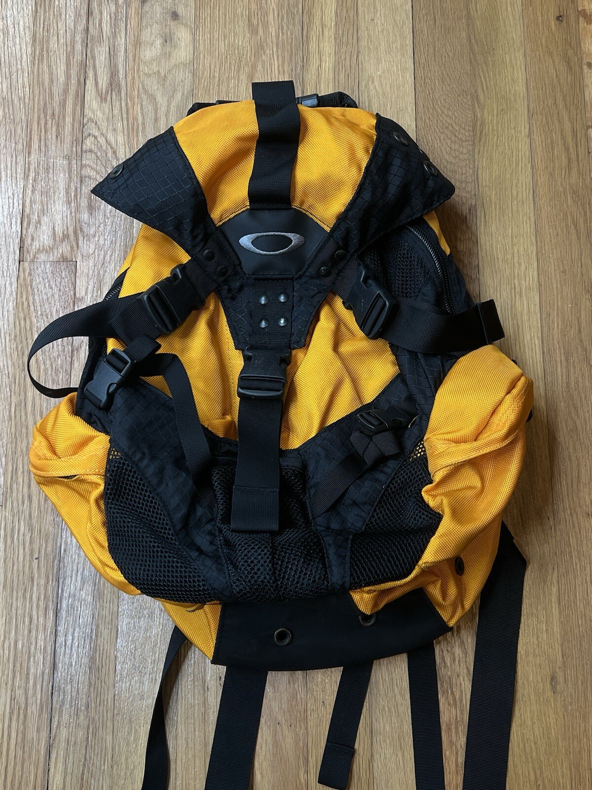 Oakley Icon Tactical 2.0 Backpack Yellow Black Multiple Pockets Padded Buckles