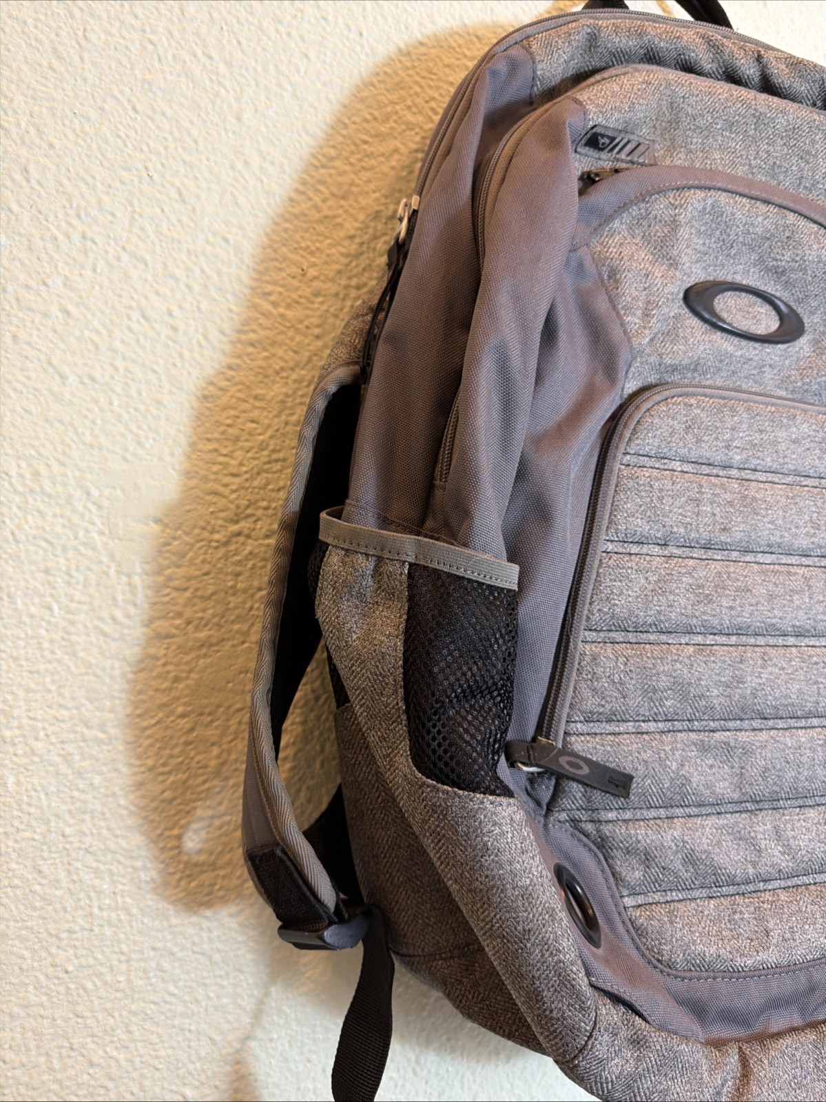 Oakley Backpack 5 Speed Pack Gray Travel Commute School Work 19×12.5×7