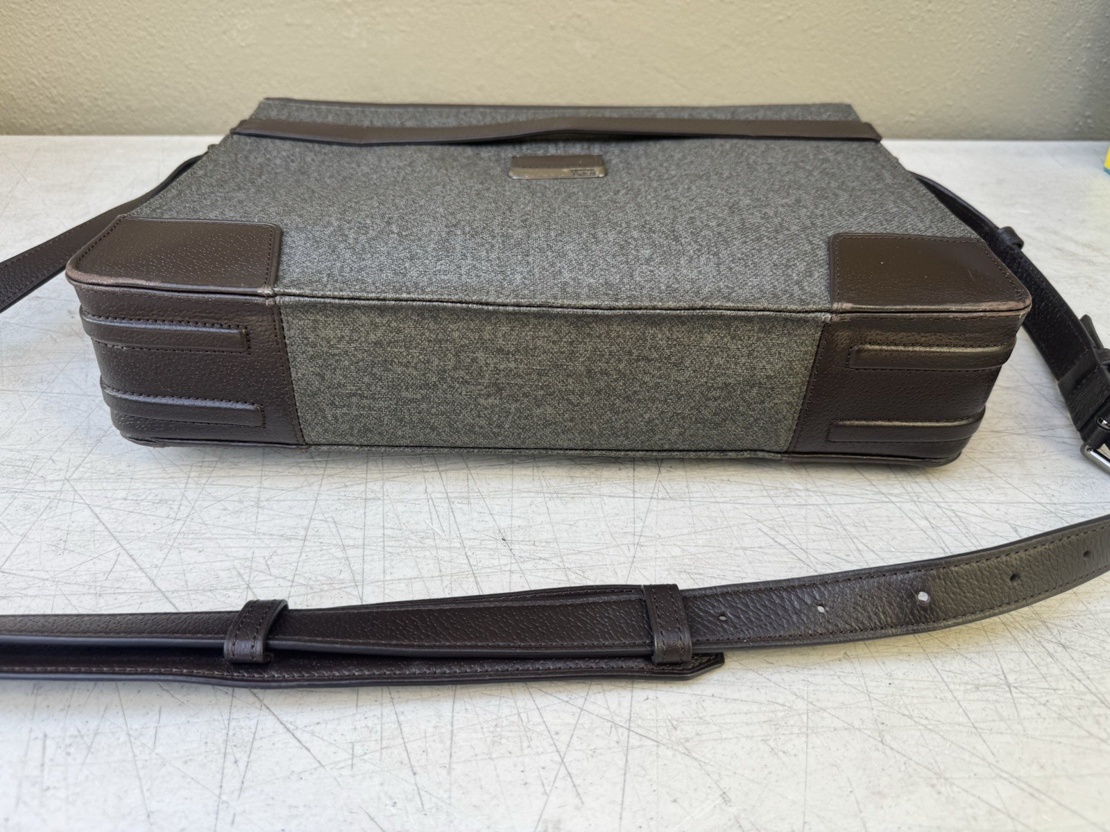 TUMI Astor Dorilton Gray Dark Brown Leather Business Shoulder Bag Briefcase
