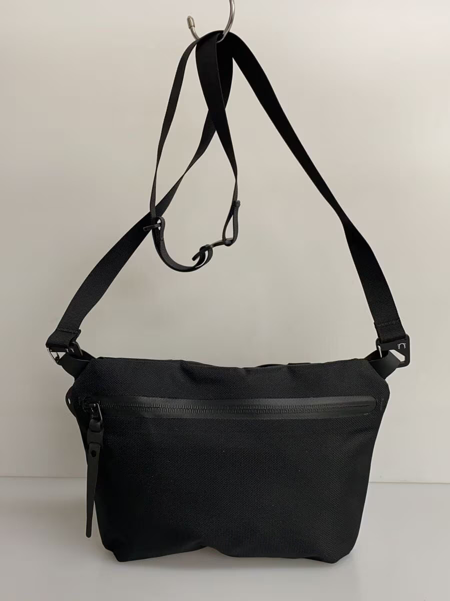BLACK EMBER Shoulder Bag — Black Solid