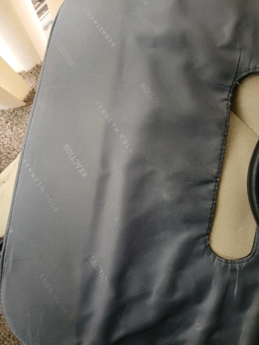 Kenneth Cole Reaction Black Leather Laptop Bag w/adjustable shoulder Strap