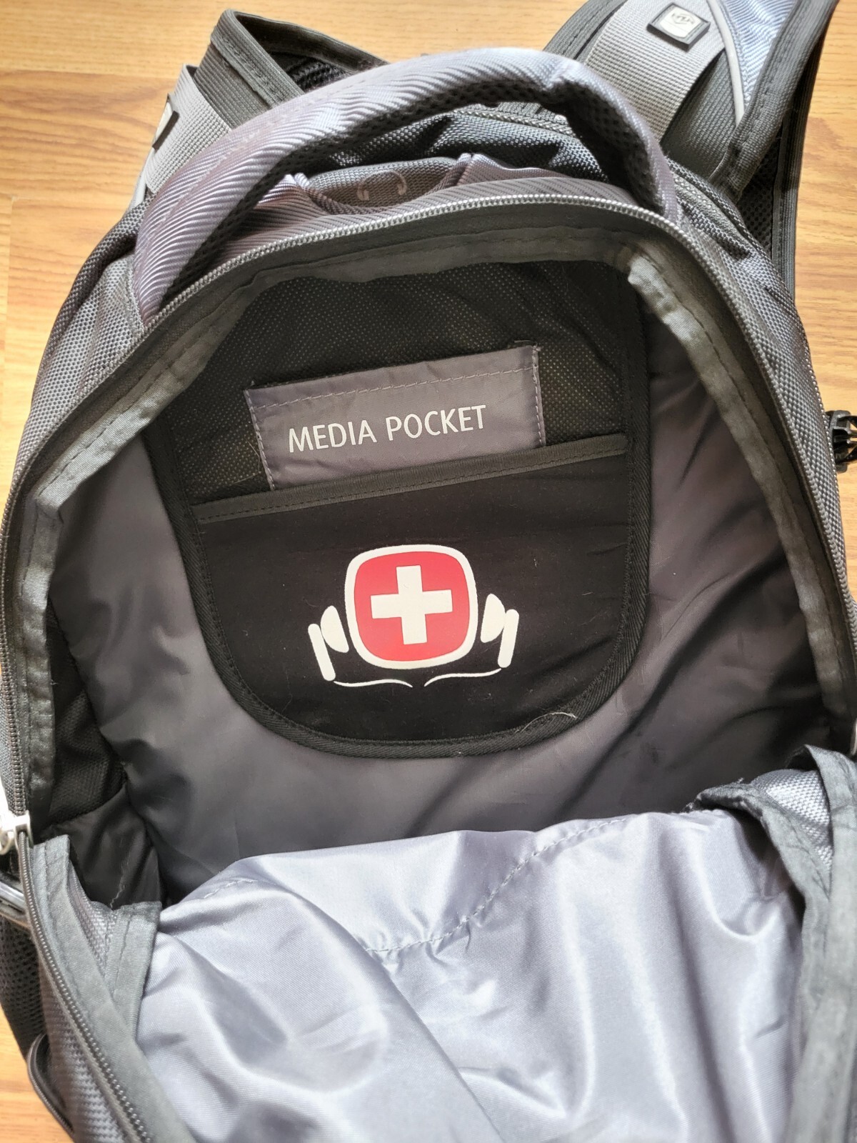 Swiss Army Wenger Airflow Backpack WTRA-18-JH3106 J28 Windows Phone Branded RARE