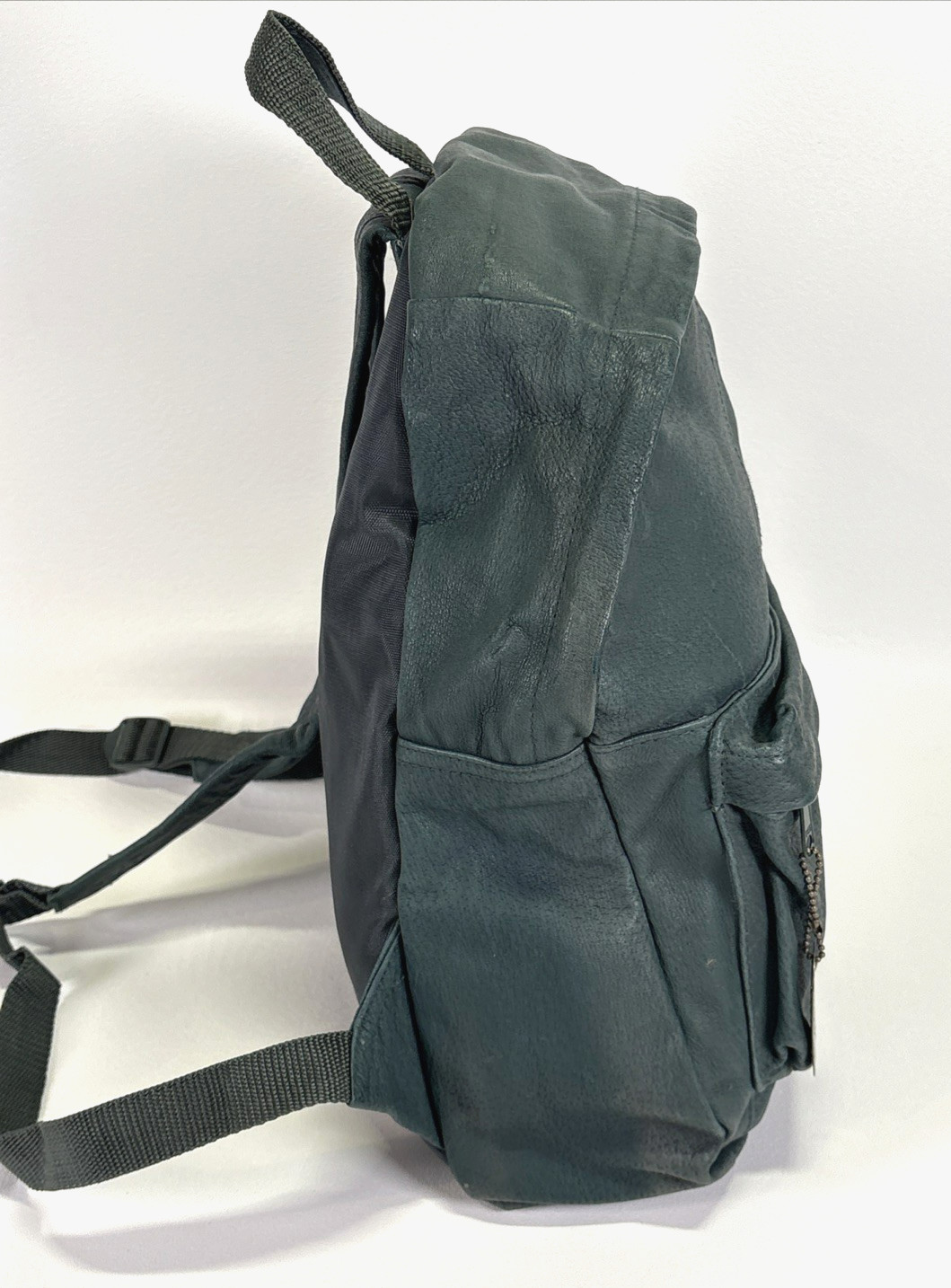 Wilson’s Adventure Bound Green Leather 2 YKK zippered pocket backpack Sunkissed