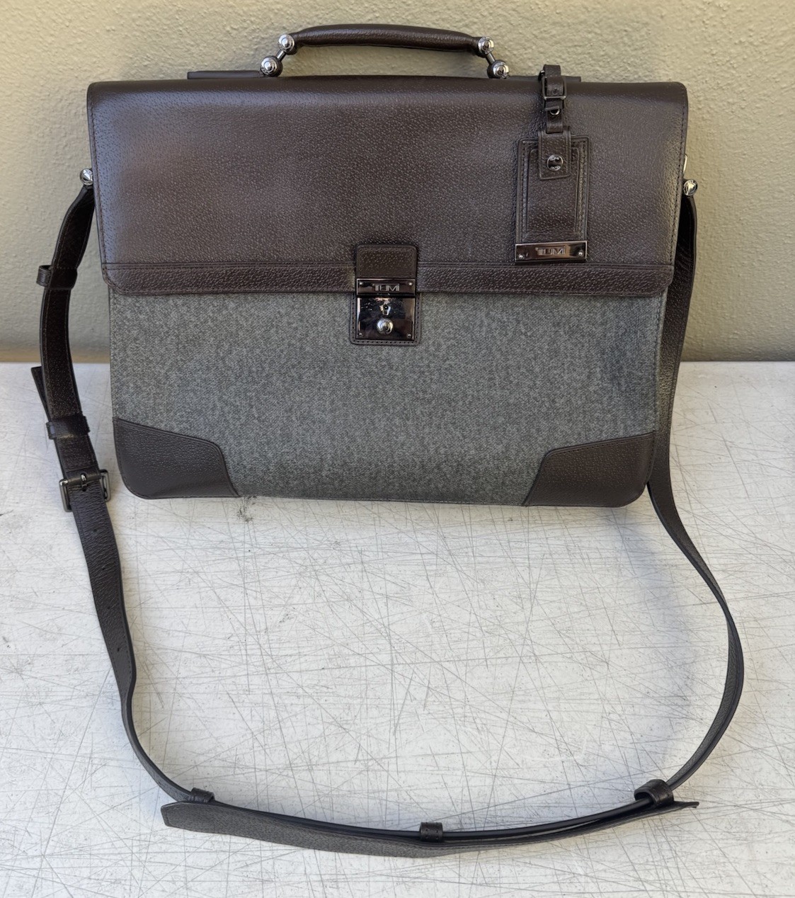 TUMI Astor Dorilton Gray Dark Brown Leather Business Shoulder Bag Briefcase