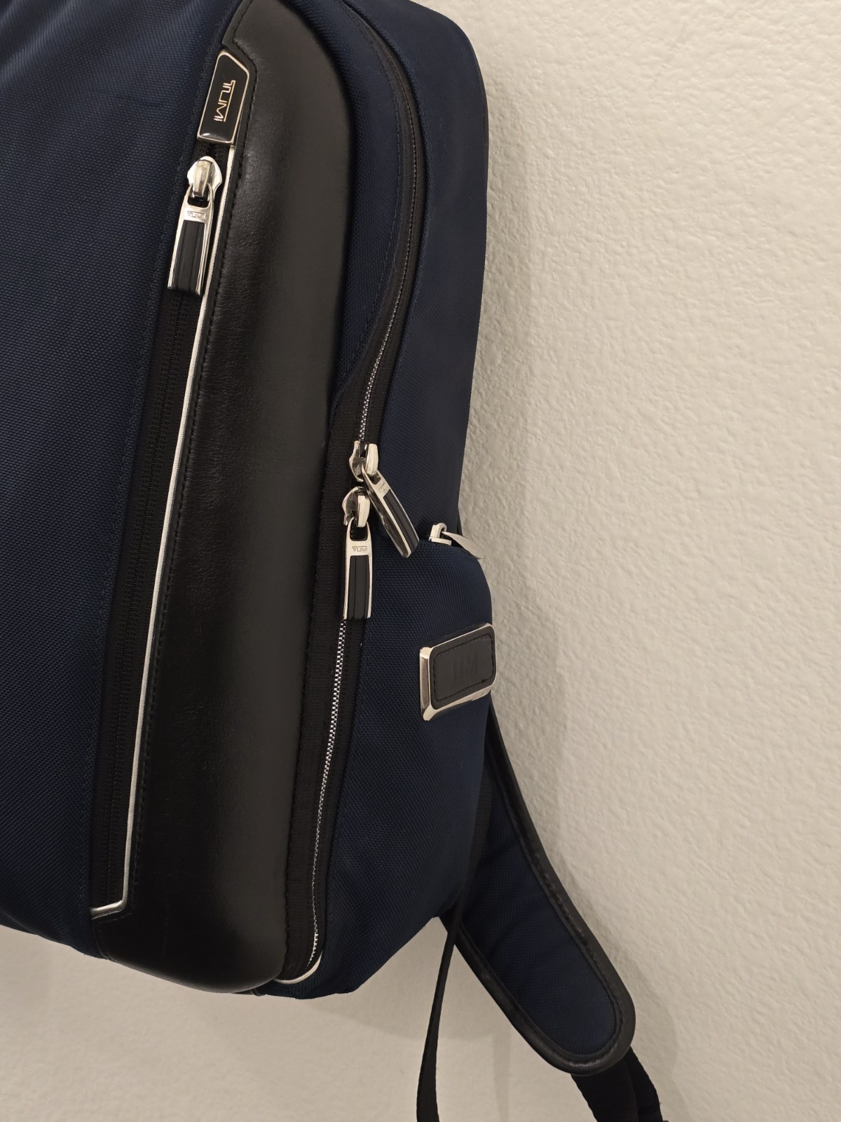 Tumi Arrive Logan Medium Backpack Signature Blue Tumi Arrivé 14.5″x15.5″x5″