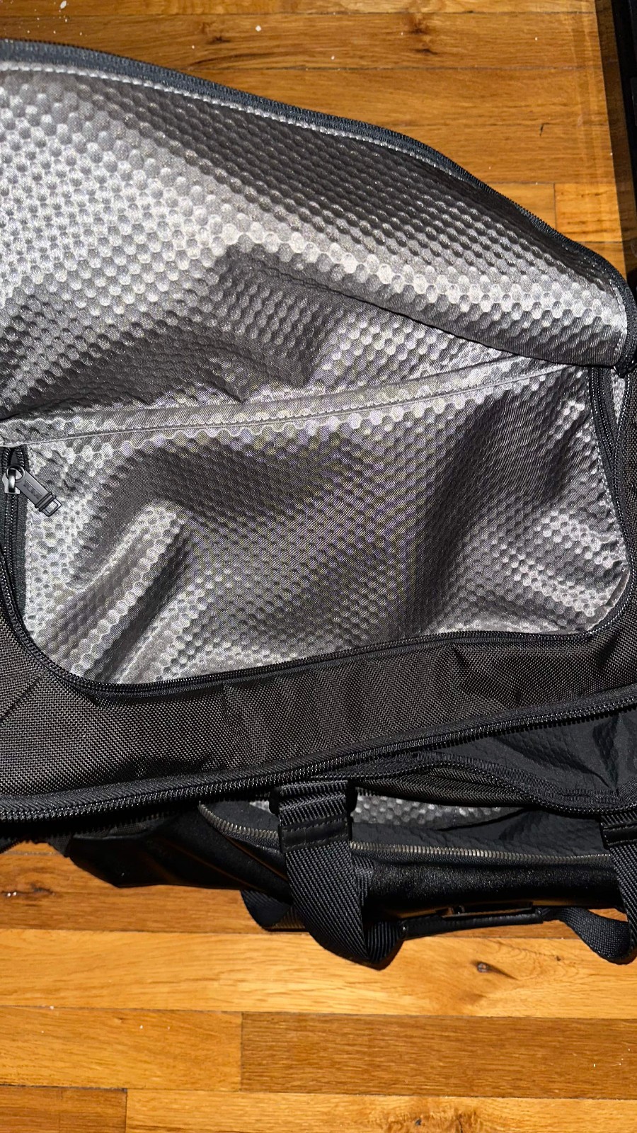 Tumi McCoy Gym Bag Alpha Bravo Black Ballistic Nylon Shoulder Duffel Duffle READ