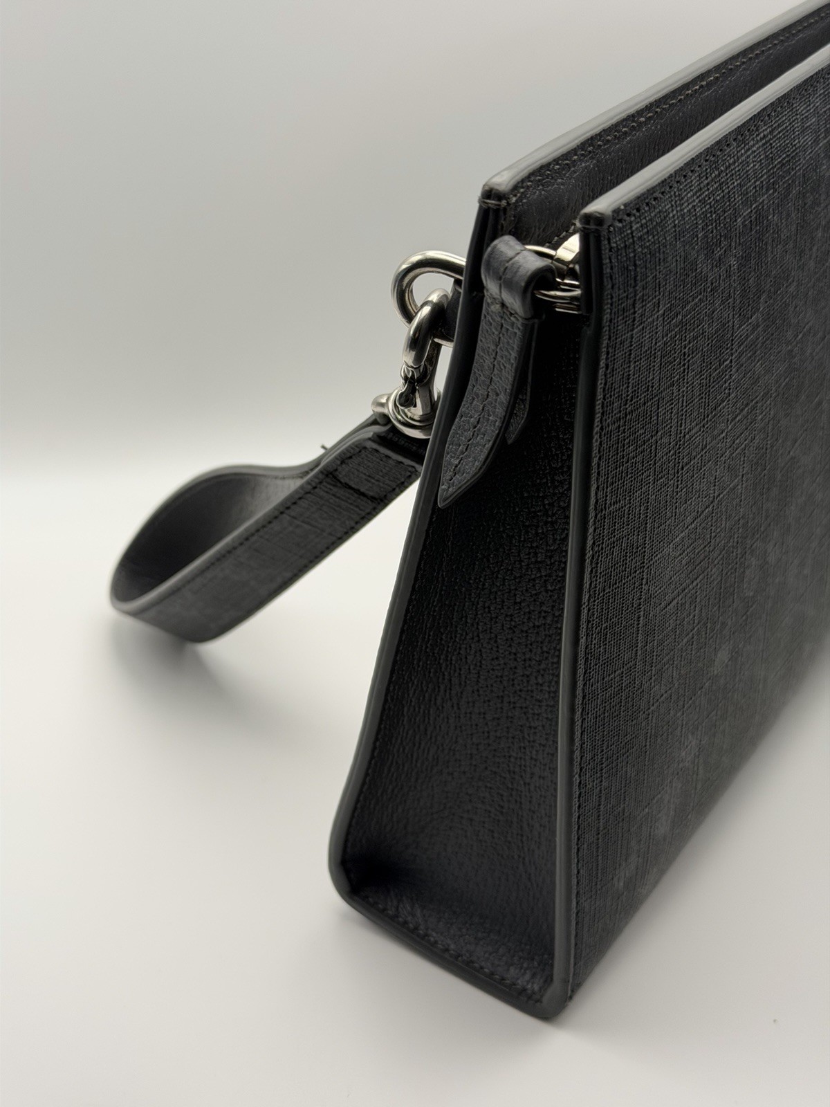 GUCCI GG Supreme Pouch With Wrist Strap