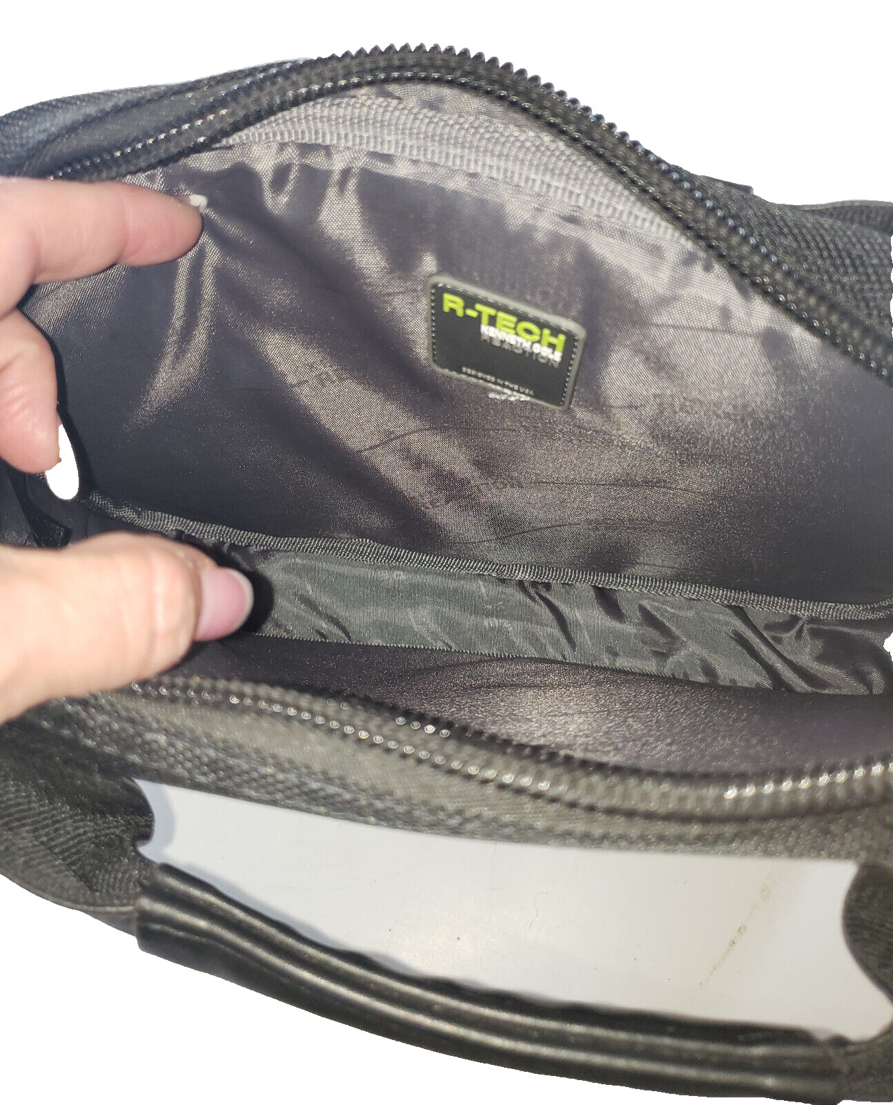 ~ Kenneth Cole Reaction Laptop/Messenger Bag 11.5” x 8.5″ x 2.5” ~