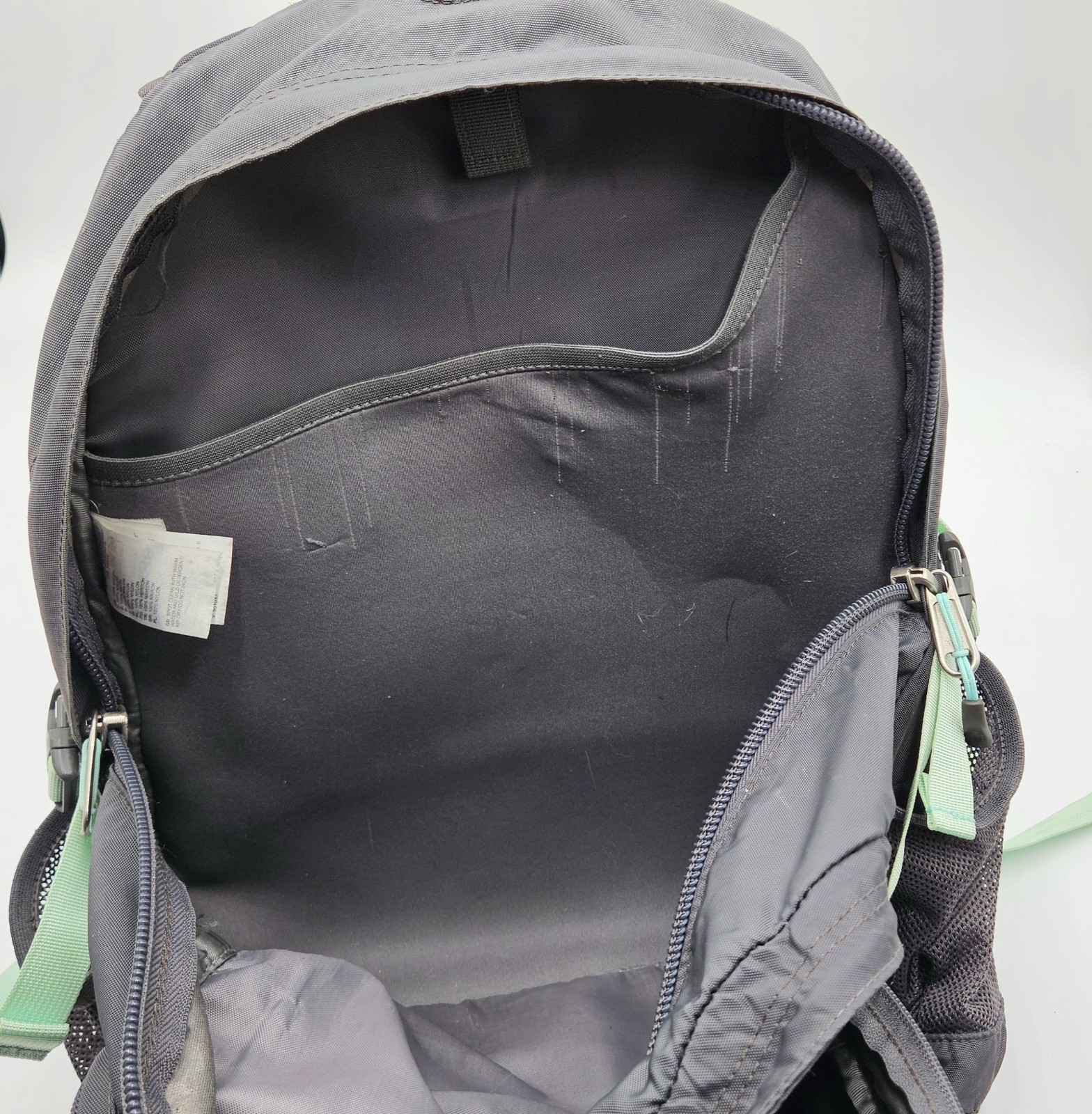 The North Face Backpack/Laptop/Hiking/Travel Bag Recon Black 30 Liter