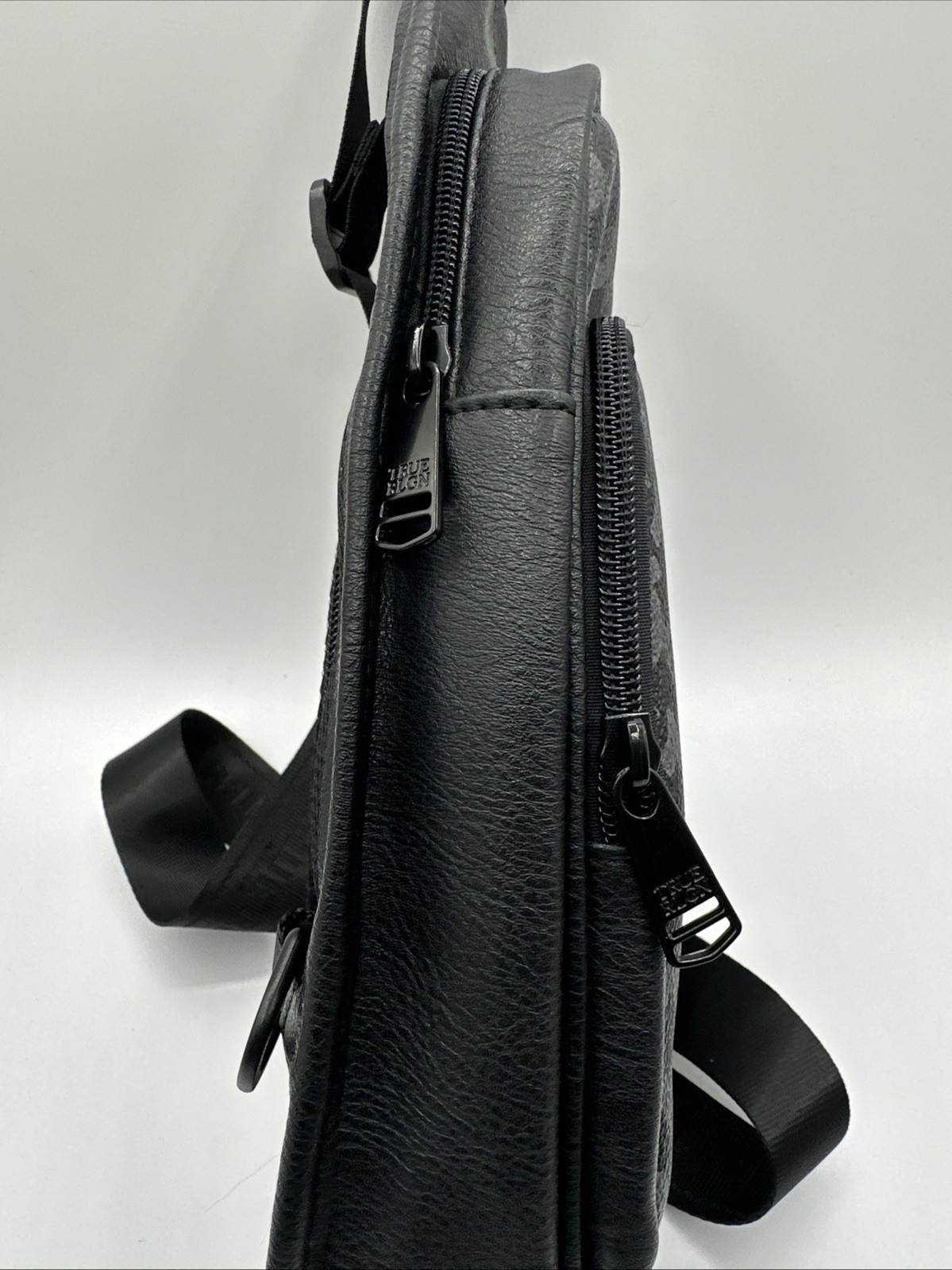 True Religion FARRO II Black Gray Logo Crossbody Sling Bag Zipper Unisex NEW