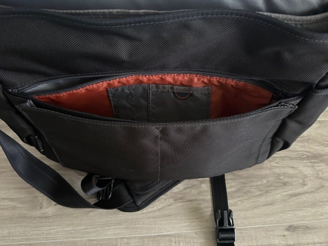Tumi T-Tech Essential Gear Crossbody/Shoulder Laptop Messenger Bag