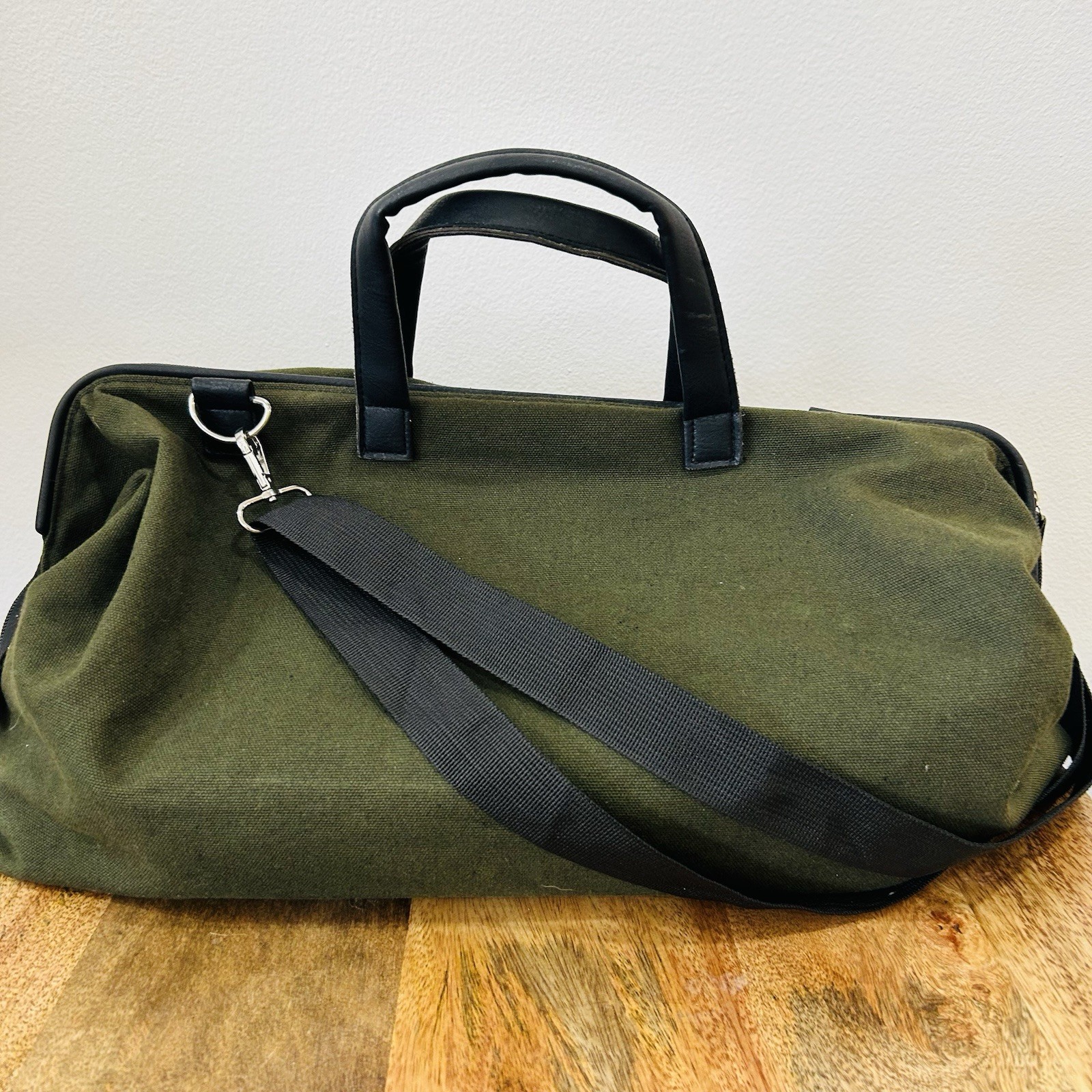John Varvatos Duffle Bag Army Green Black Canvas Overnight Travel Weekend Gym